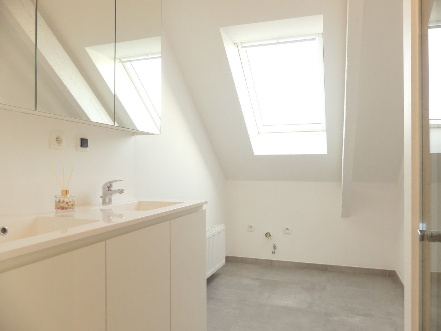 Lichtrijk dakappartement met 2 slaapkamers foto 8