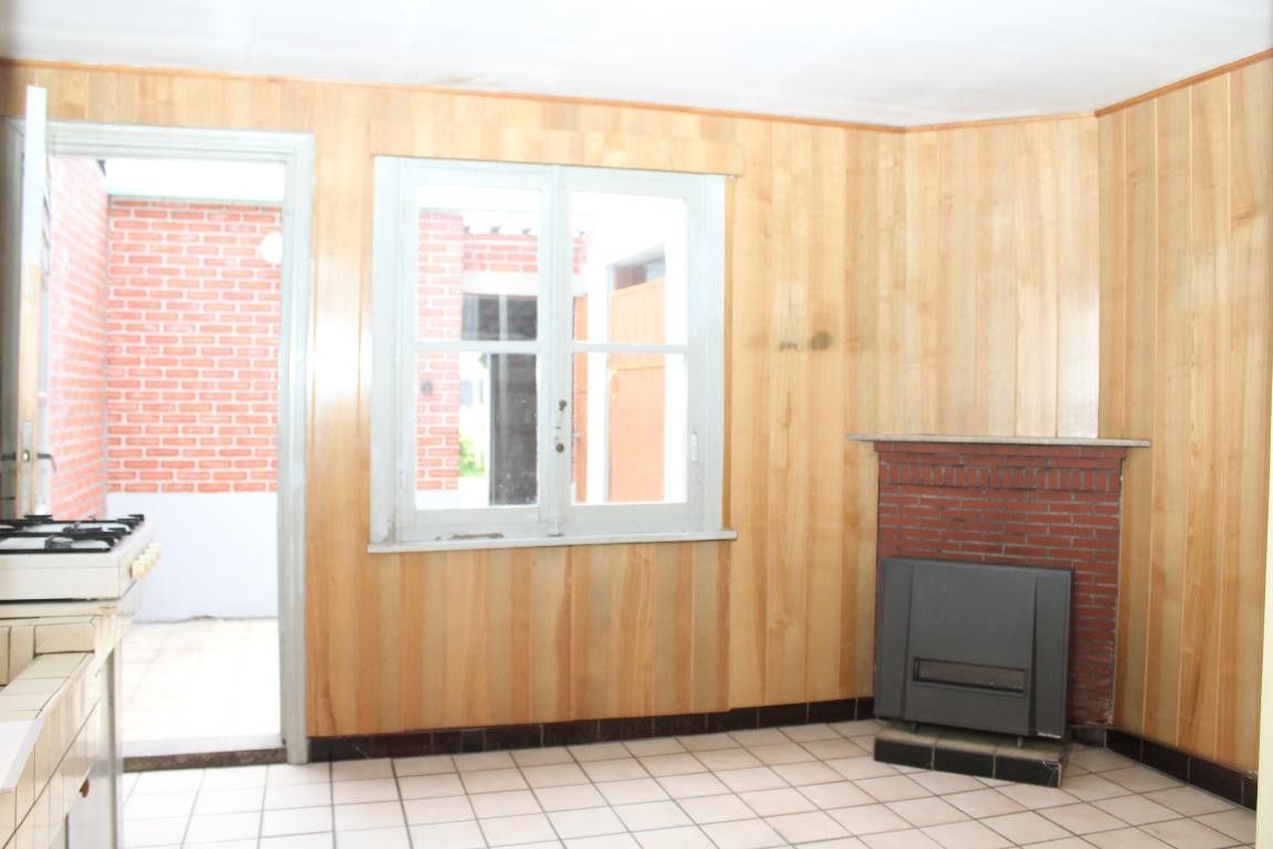 Goedgelegen te renoveren woning foto 10