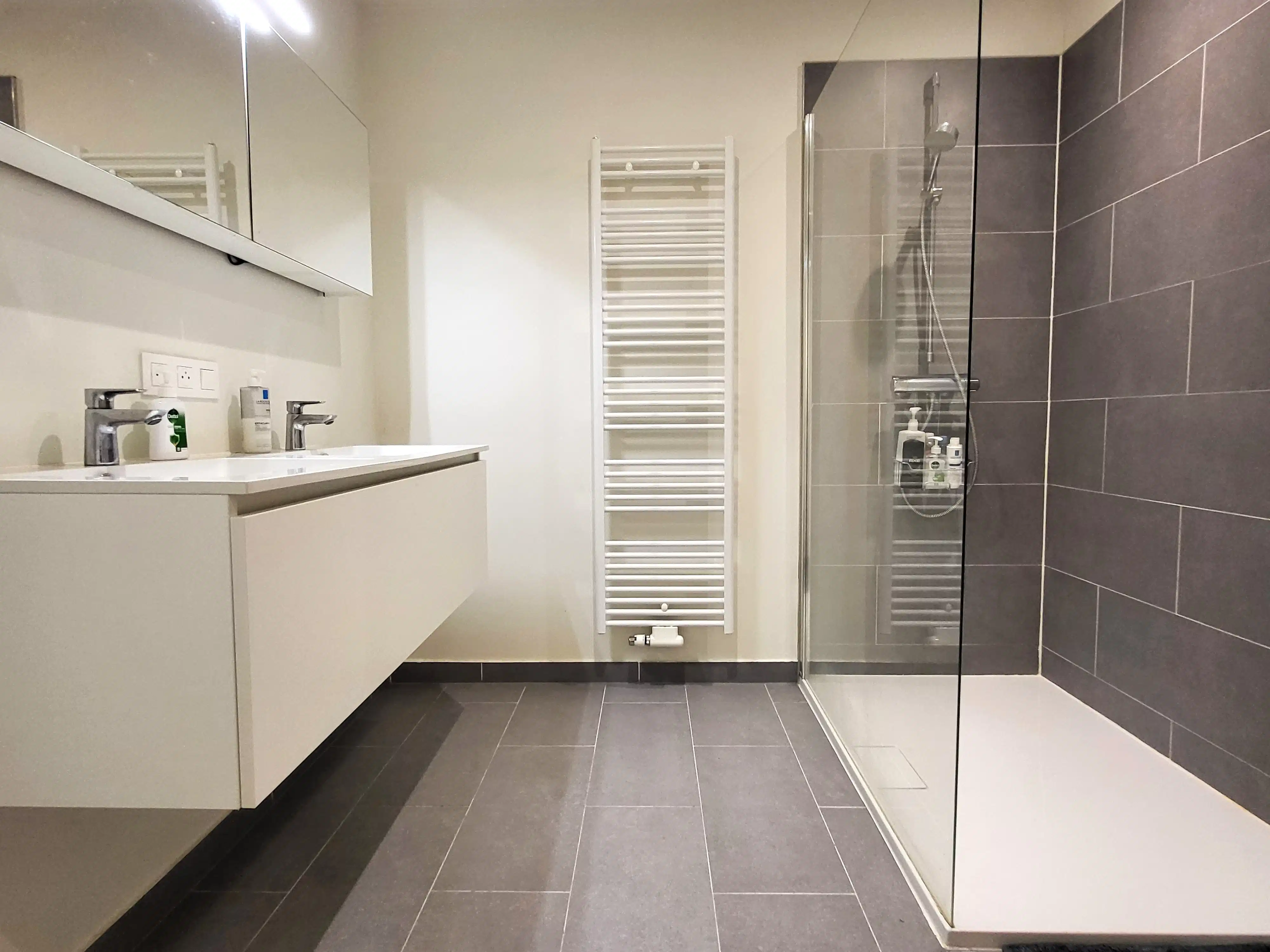 GERENOVEERD APPARTEMENT IN 2020 MET 1 SLAAPKAMER EN TERRAS, in het centrum van de Stad Gent. foto 11