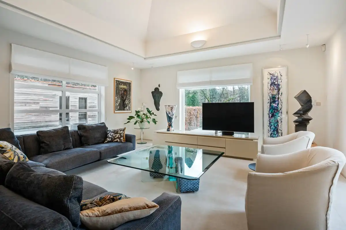 Uitzonderlijke villa op 3451 m² met 5 slaapkamers omgeven door groen. foto 8