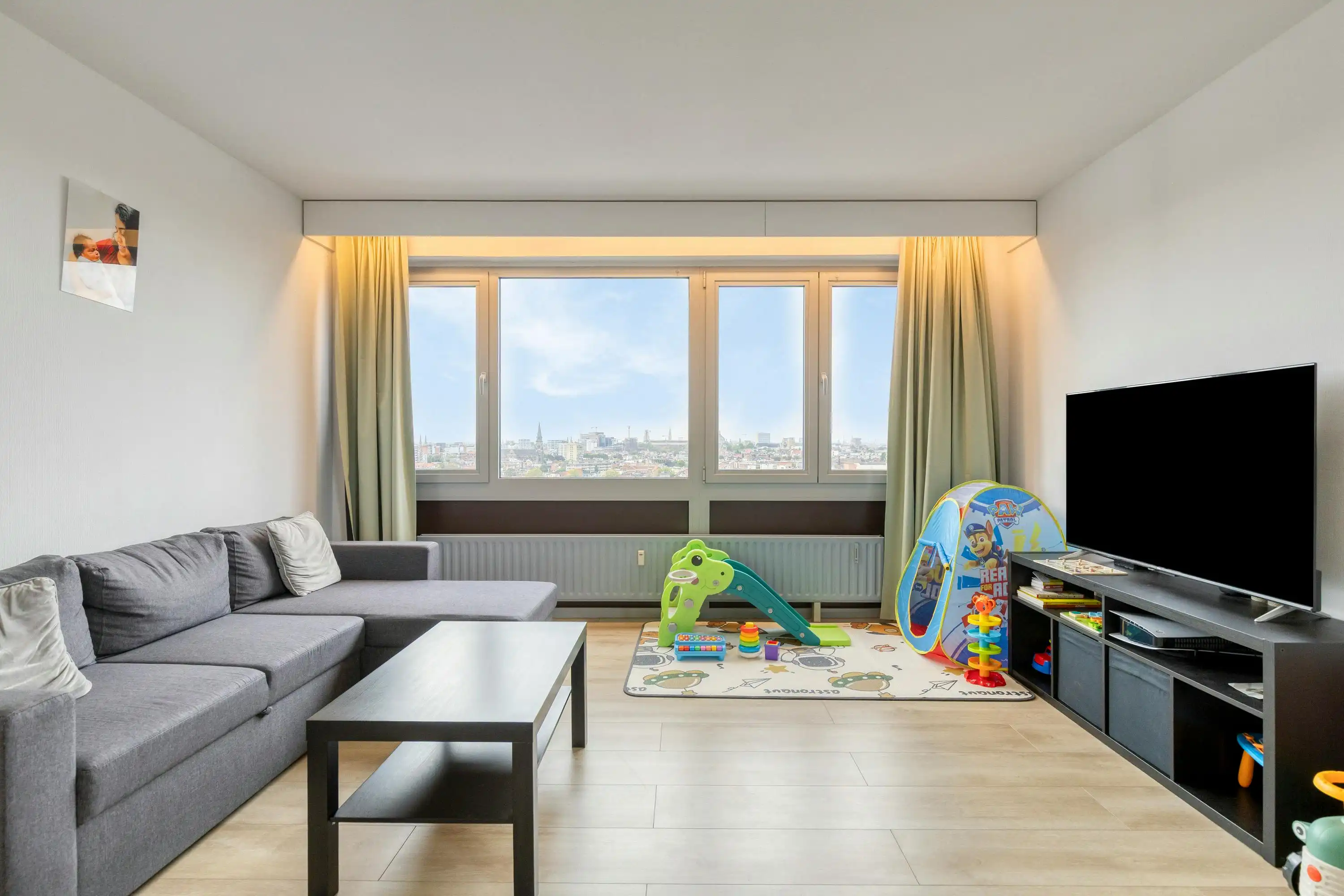 Instapklaar appartement op 13de verdieping te Borgerhout! foto 2