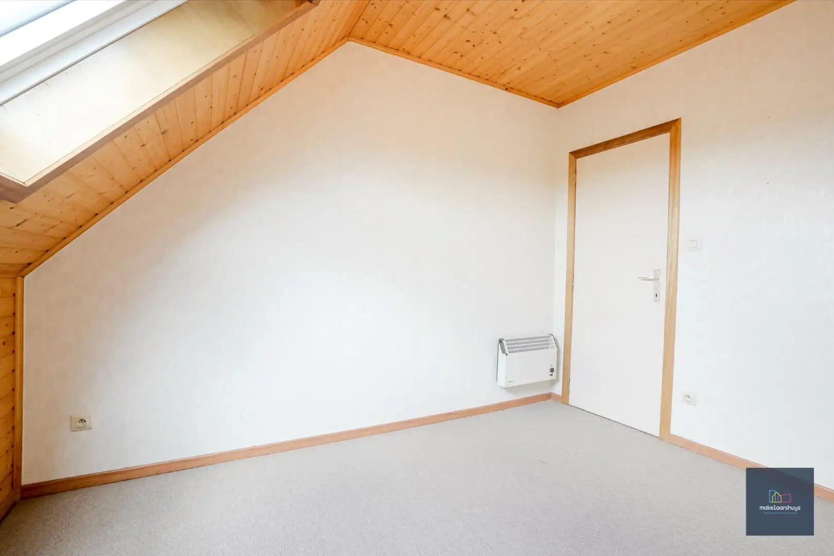 Verzorgde woning in rij met tuin en dubbele garage foto 16