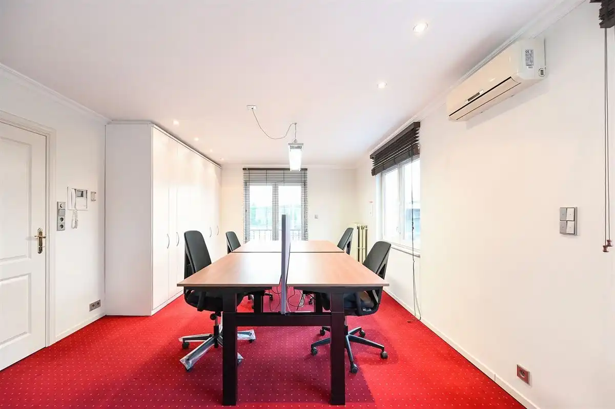 Gemeubelde kantoorruimte all in foto 4