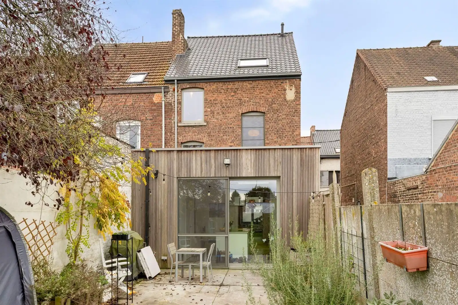 Instapklare en gerenoveerde woning met 3 slaapkamers, bureau en gezellige tuin in Halle foto 29