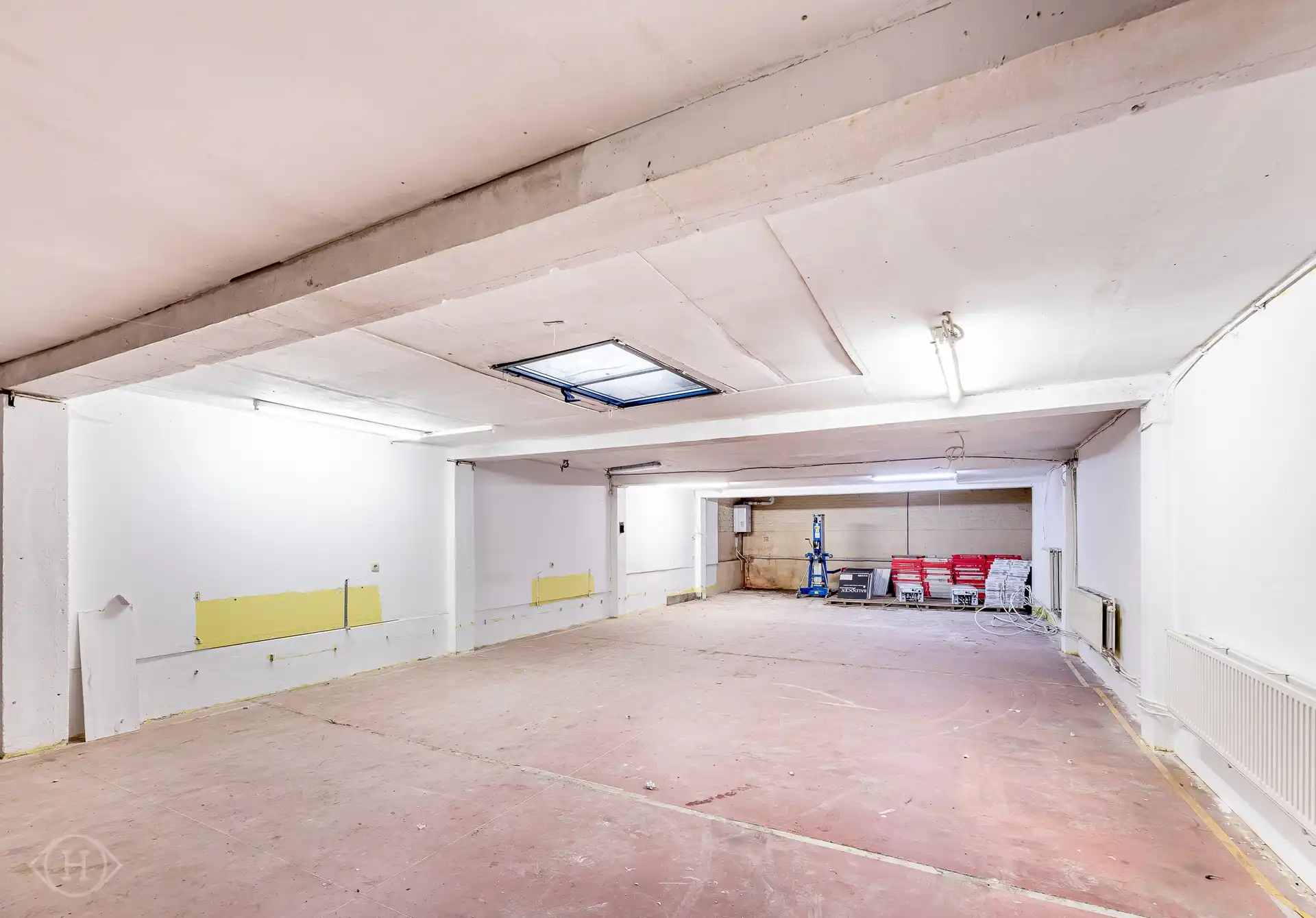 Ruime opslagplaats op ideale locatie foto 3