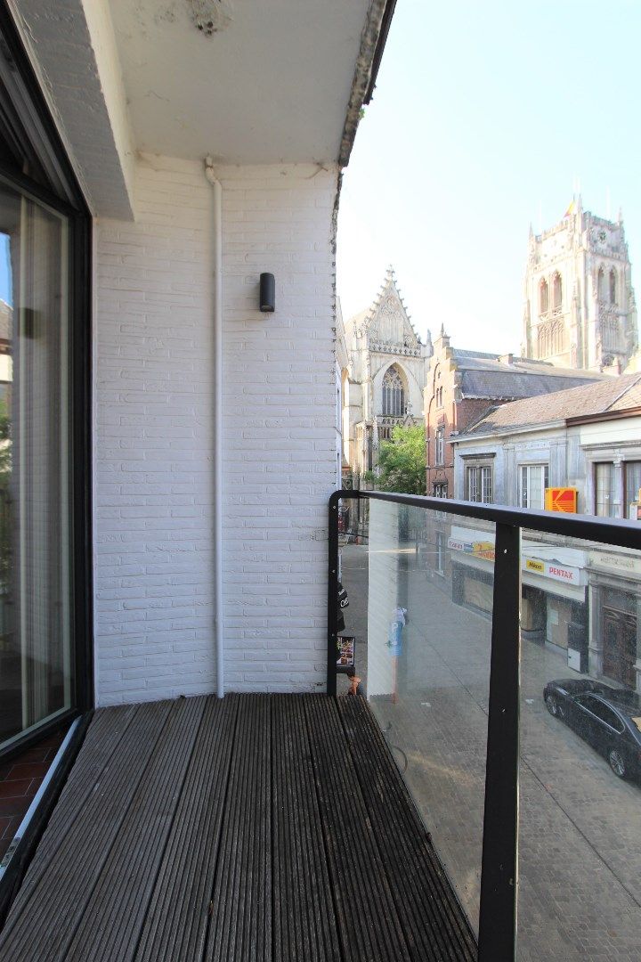 RUIM APPARTEMENT - PRACHTIG GELEGEN IN HET STADSCENTRUM foto 4