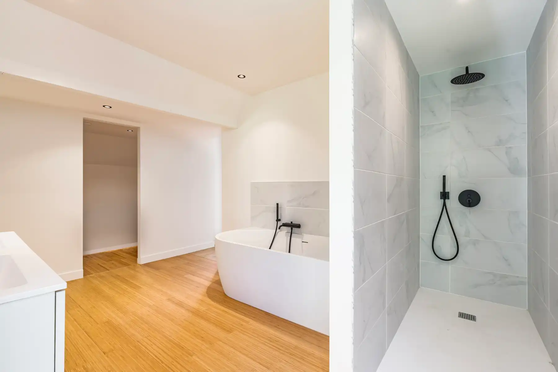 Gerenoveerde villa in een groene omgeving nabij alle invalswegen foto 24
