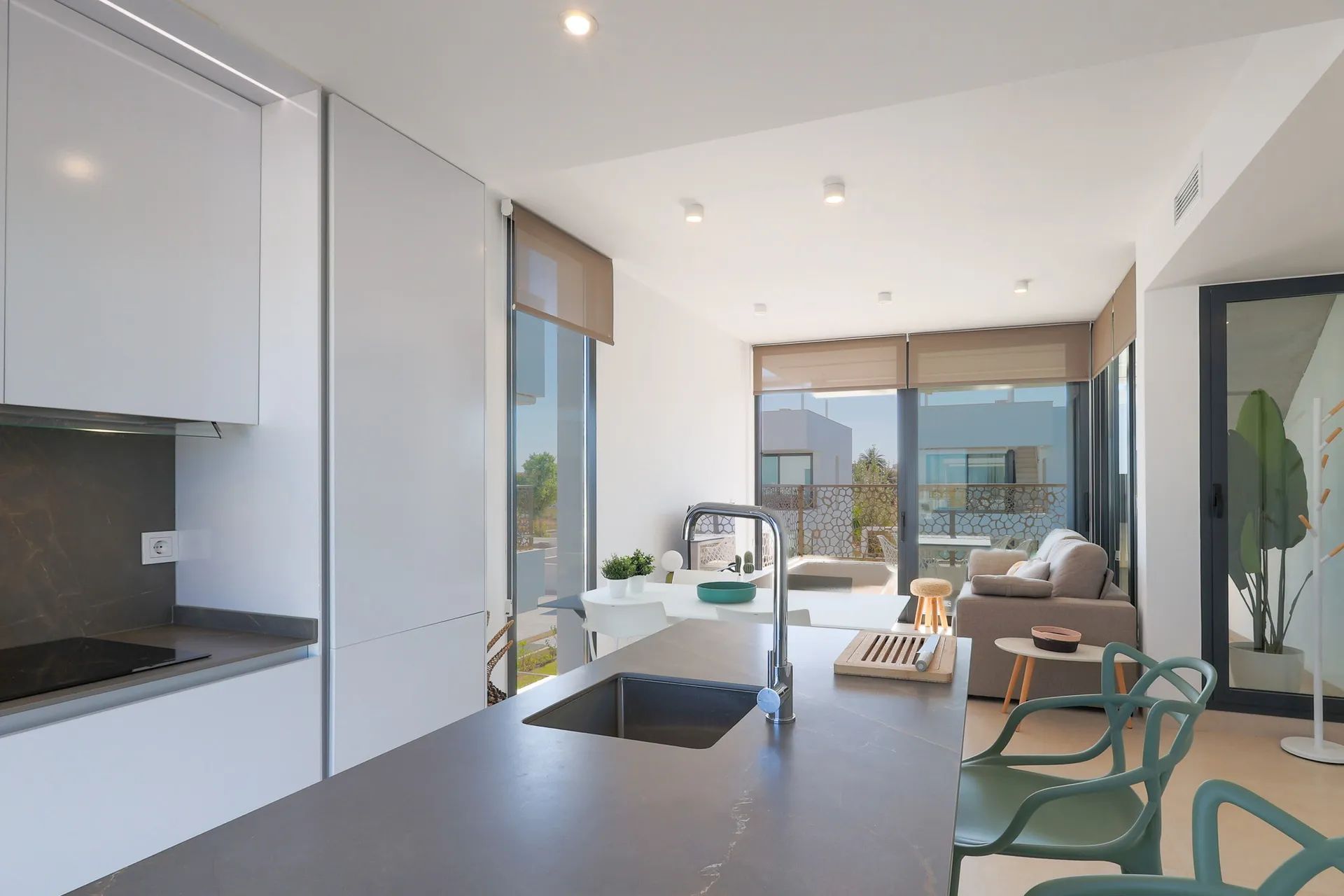 Direct genieten: instapklaar penthouse op toplocatie aan de kust foto 8