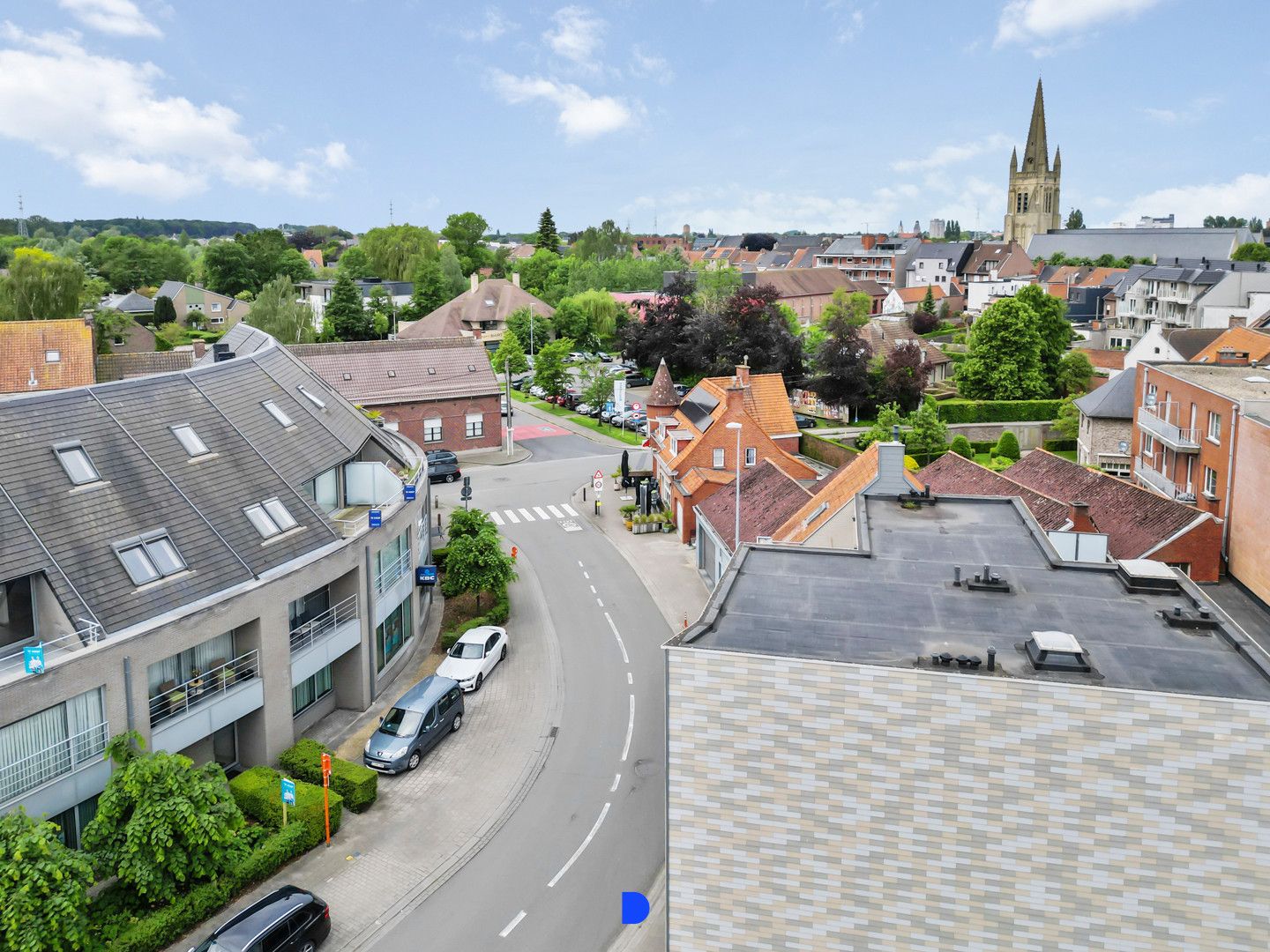 Ruim & lichtrijk appartement in het centrum van Rumbeke. foto {{pictureIndex}}