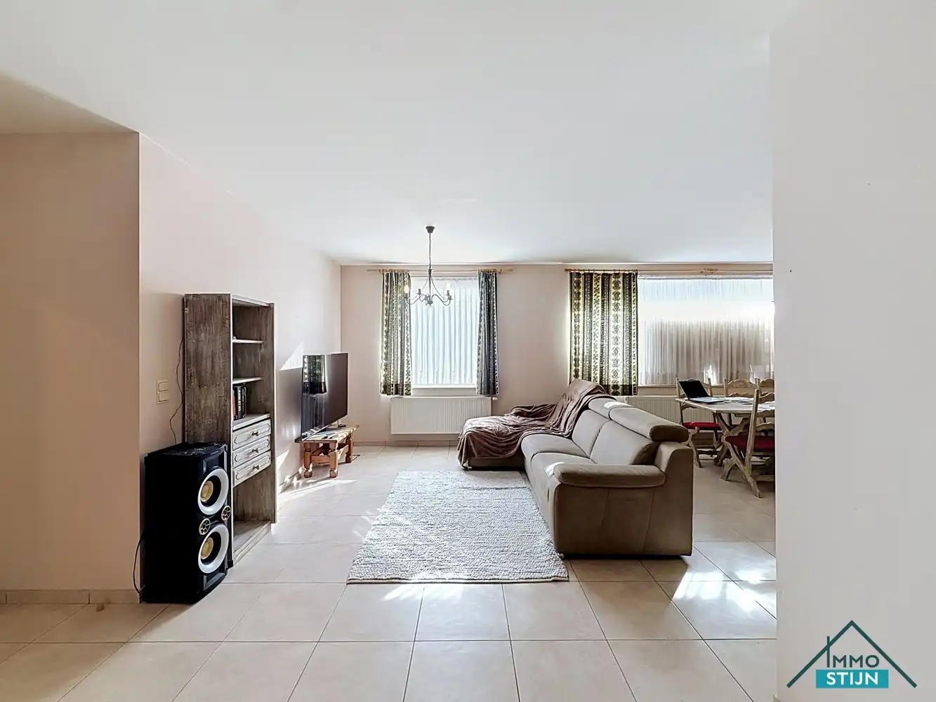 Ruim en lichtrijk appartement met twee slaapkamers foto 4