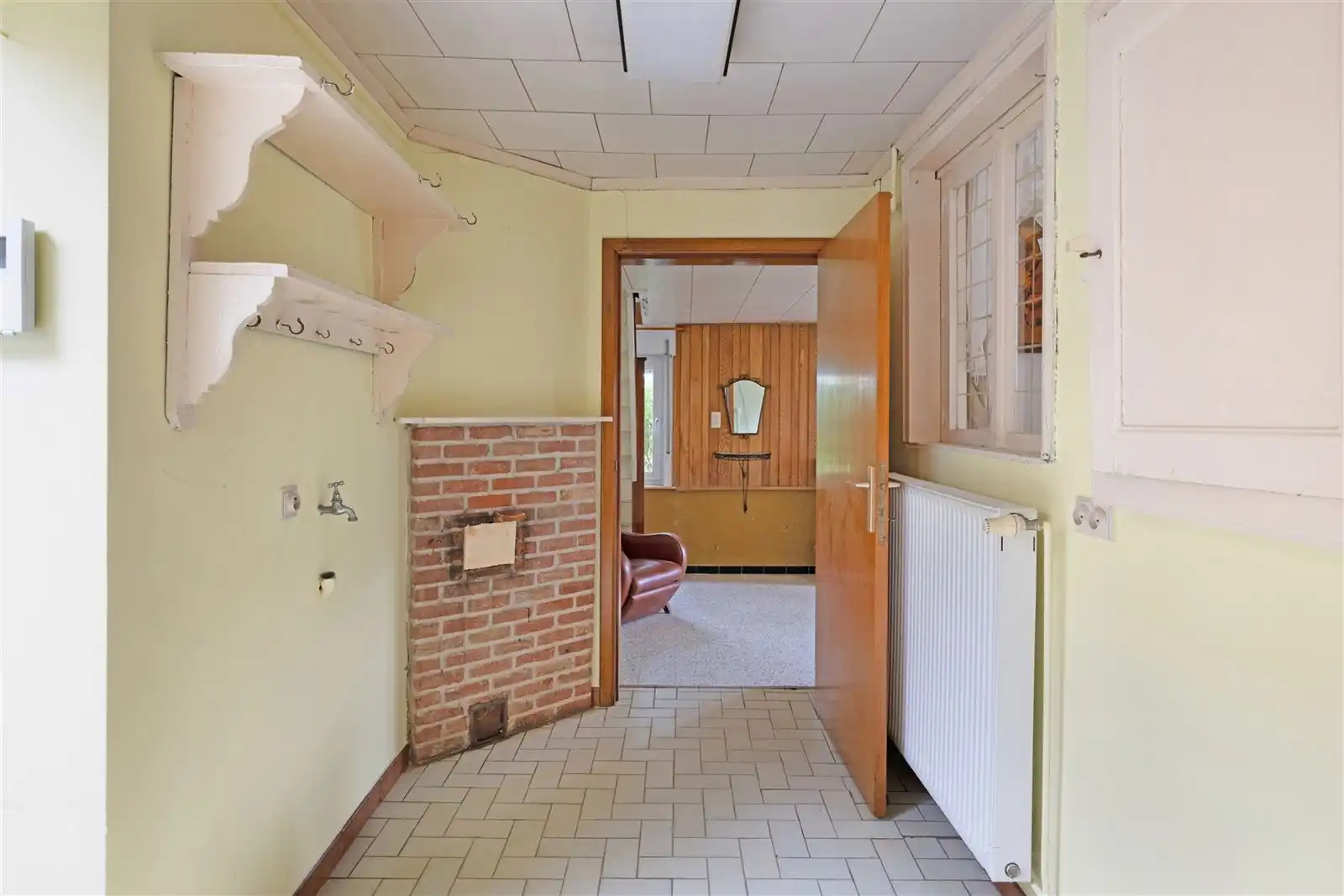 Prachtig gelegen te renoveren  Hoeve woning met stallingen en weides foto 12