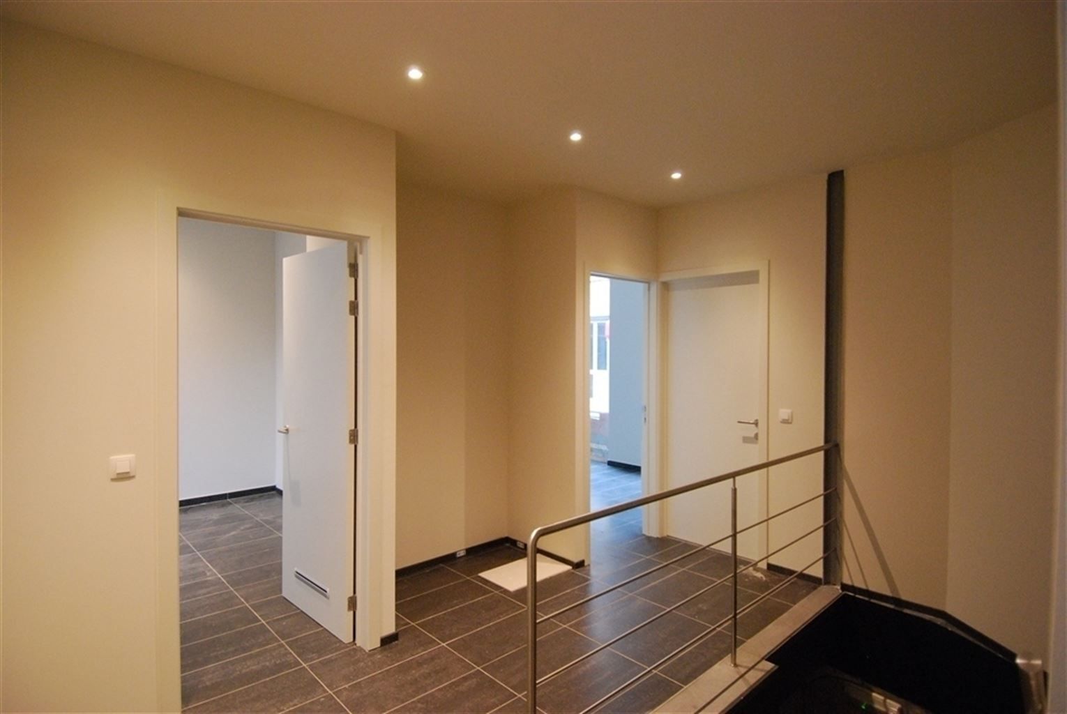 Gelijkvloers appartement met 2 slaapkamers en binnenkoer, gelegen in het centrum van Maaseik, vlak aan de markt. foto 15