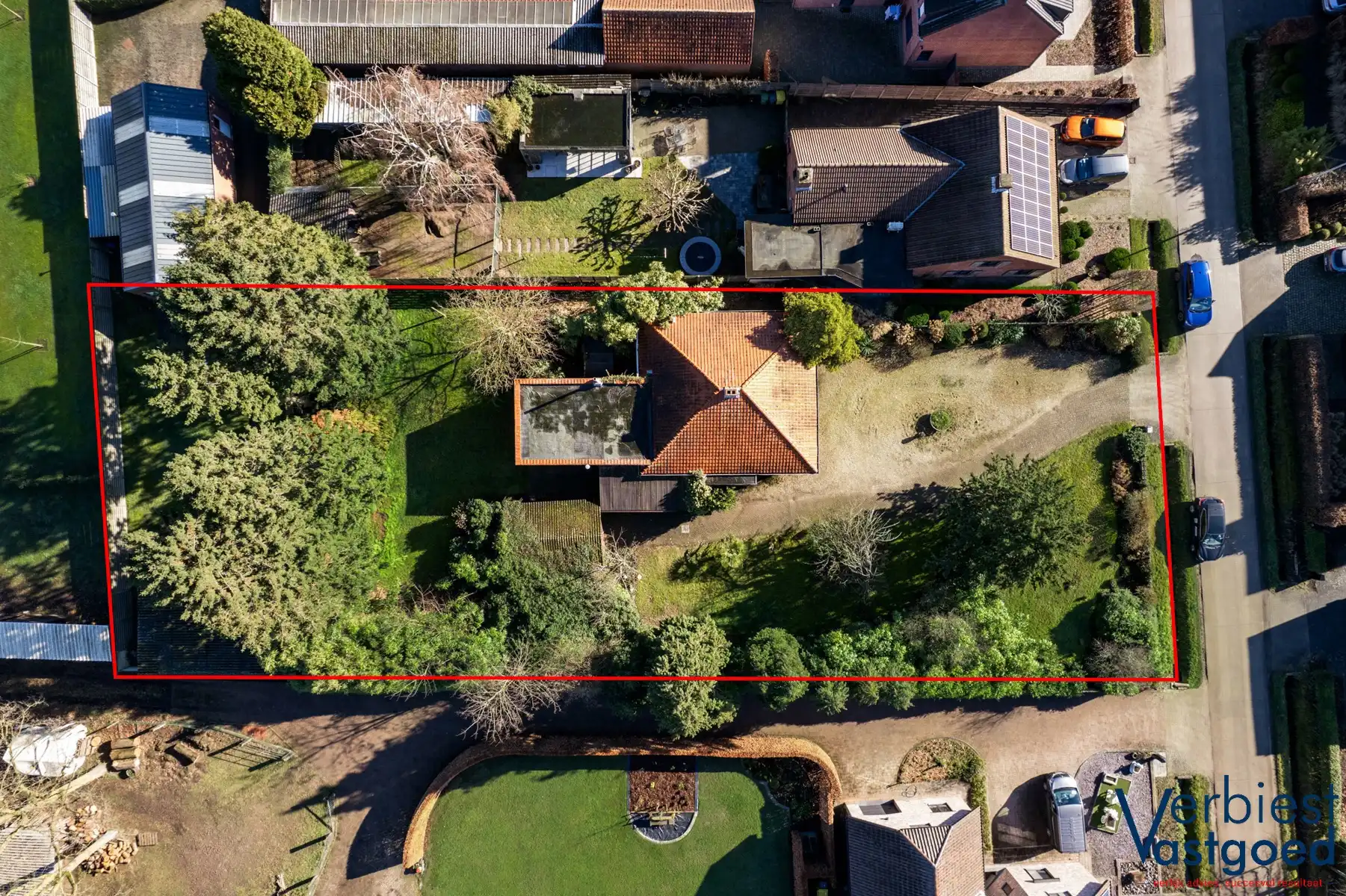 Renovatieproject op uitzonderlijk perceel van 1.577 m² foto {{pictureIndex}}