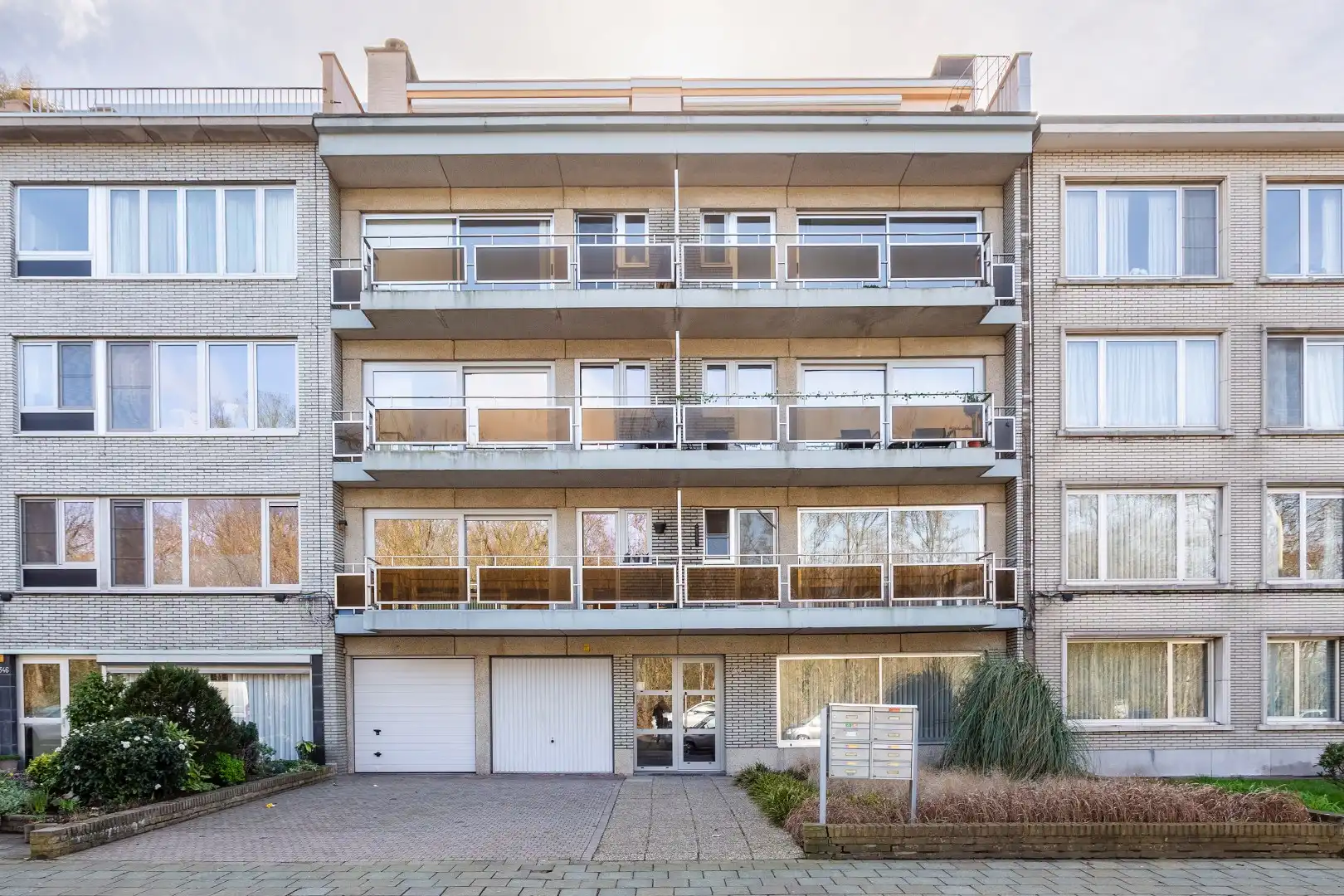 Lichtrijk app. met terras en groen uitzicht foto 19