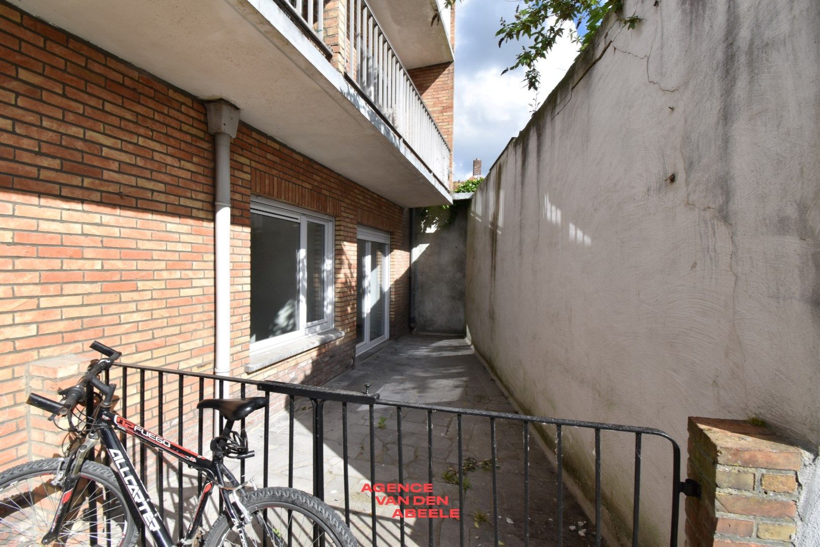 Charmant gelijkvloers appartement met garage foto 14