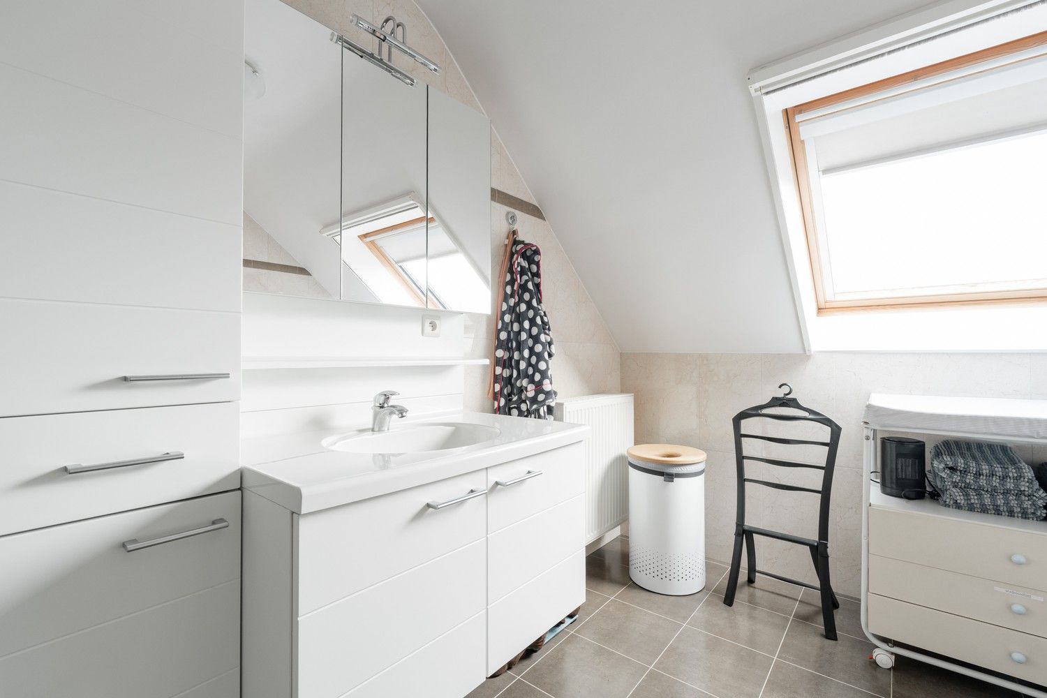 Ruim duplex appartement met 3 slaapkamers, staanplaats en berging te Pelt foto 25