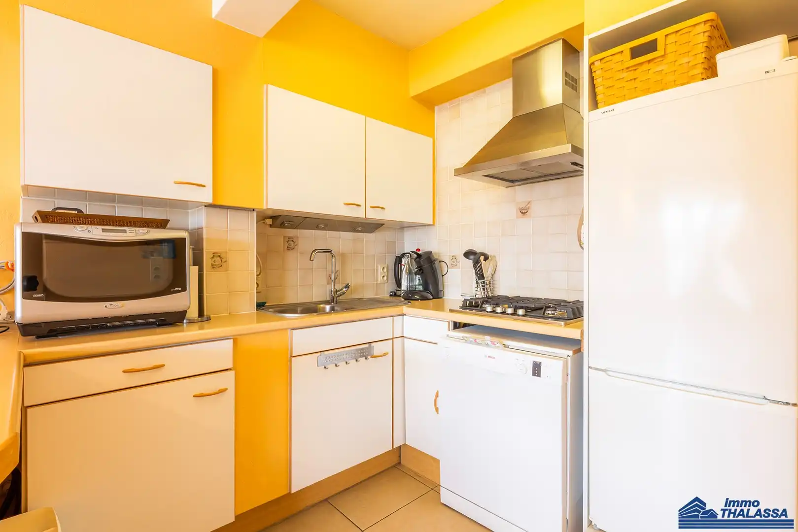 Gemeubeld appartement met extra studio foto 9