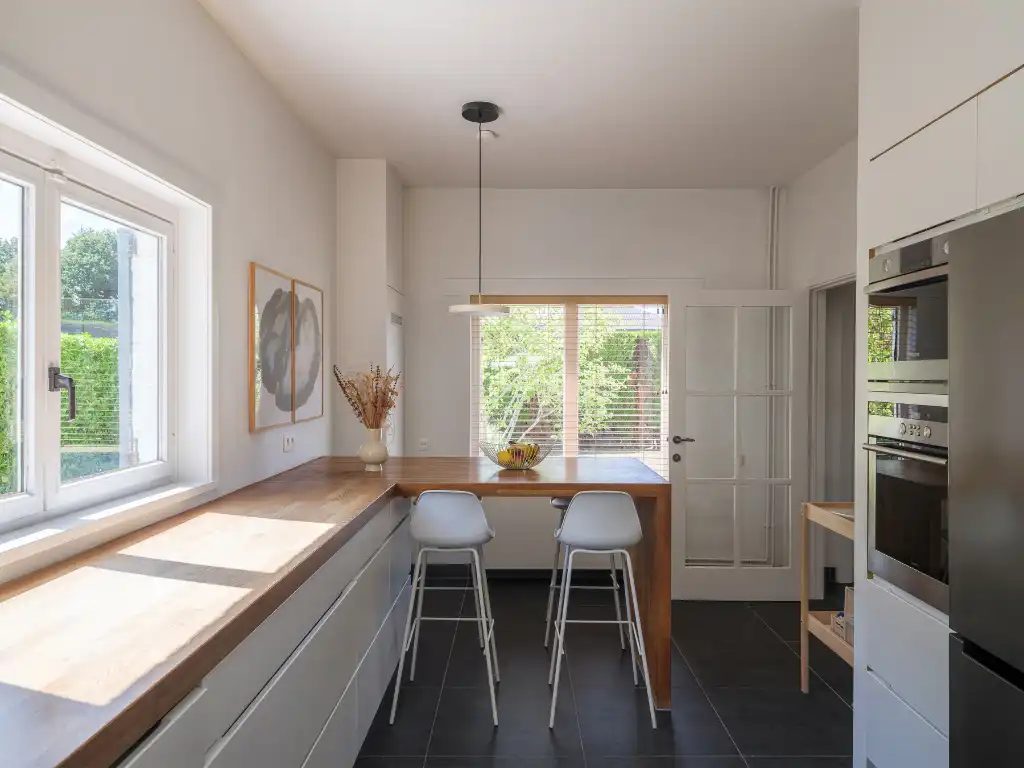 Karaktervolle en vrijstaande gezinswoning, gelegen op een gunstig perceel van ca. 930 m² foto 9