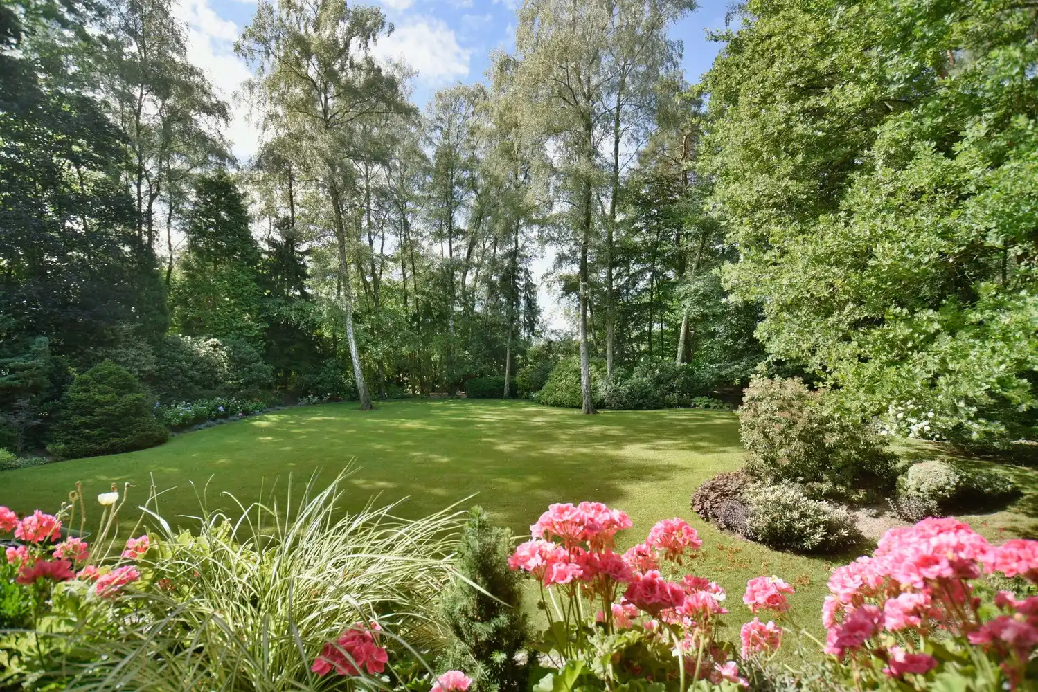 Schitterend instapklaar villa-appartement gelegen op de gelijkvloerse verdieping in een luxe residentie met binnenzwembad en gezamenlijke parktuin foto 13