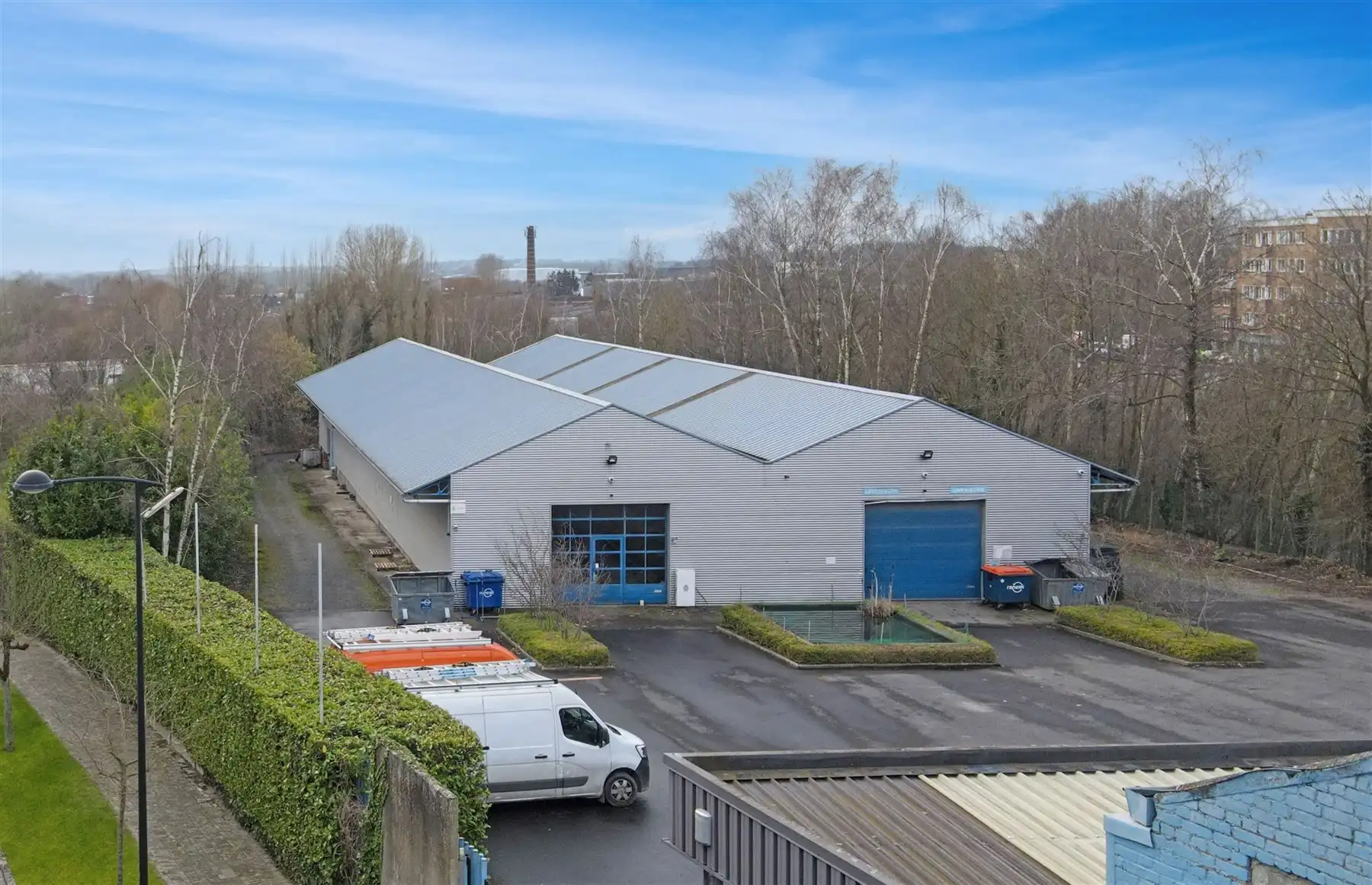 Multifunctioneel bedrijfsgebouw van +/-900m² foto {{pictureIndex}}