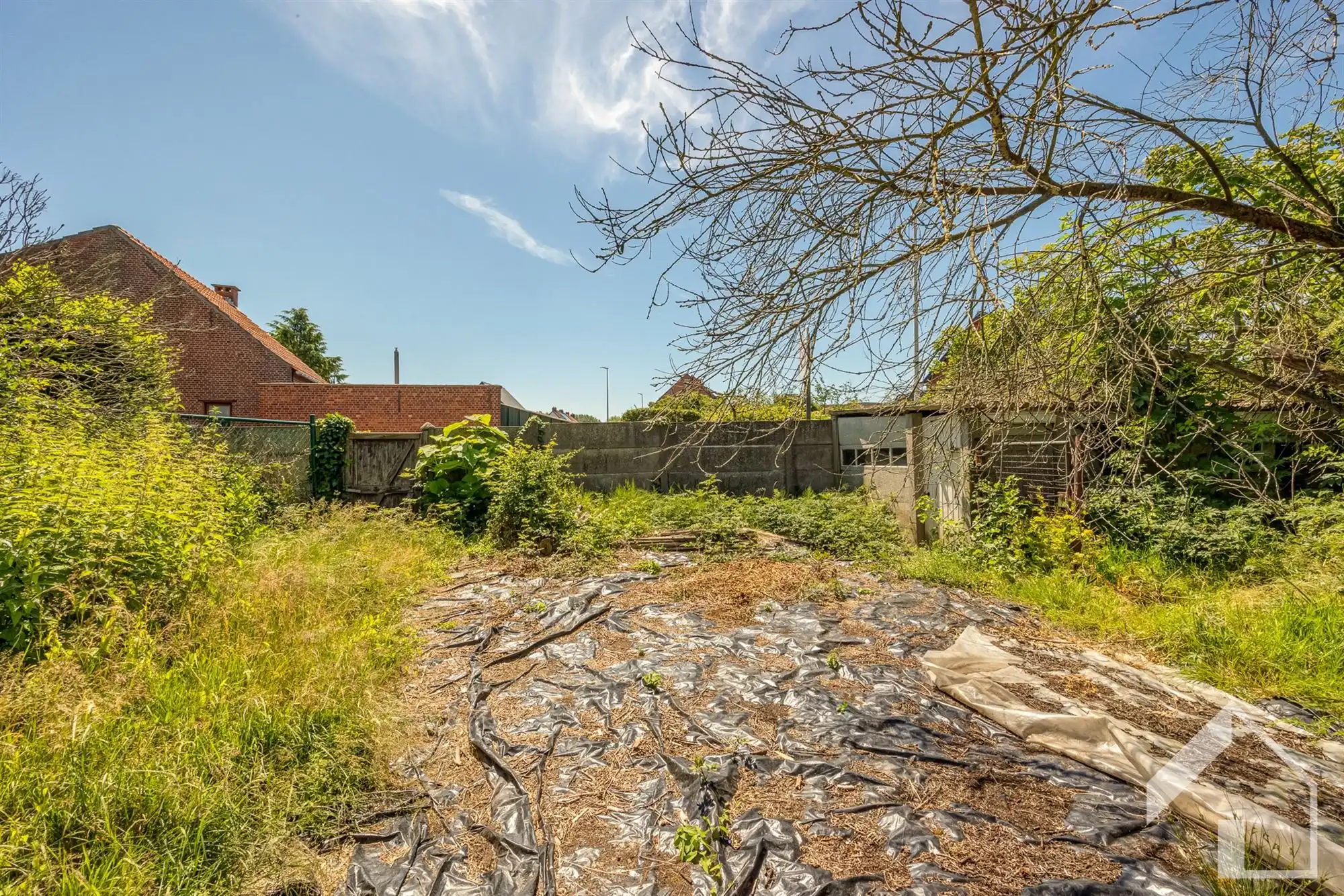 Ruime te renoveren gezinswoning met veel potentieel foto 31