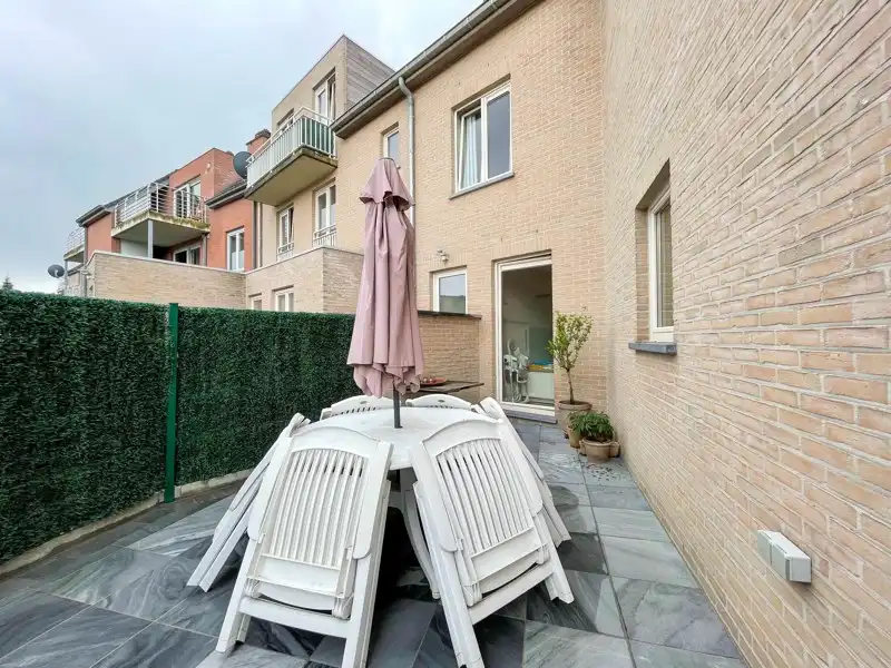 Modern appartement met 2 slaapkamers, terras en garage op centrale ligging te Wakken! foto 15
