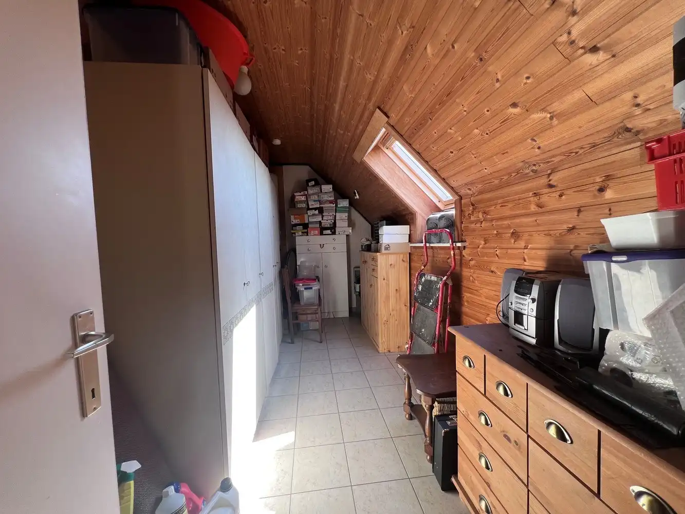 Ruime villa met 5 slaapkamers en loods foto 7