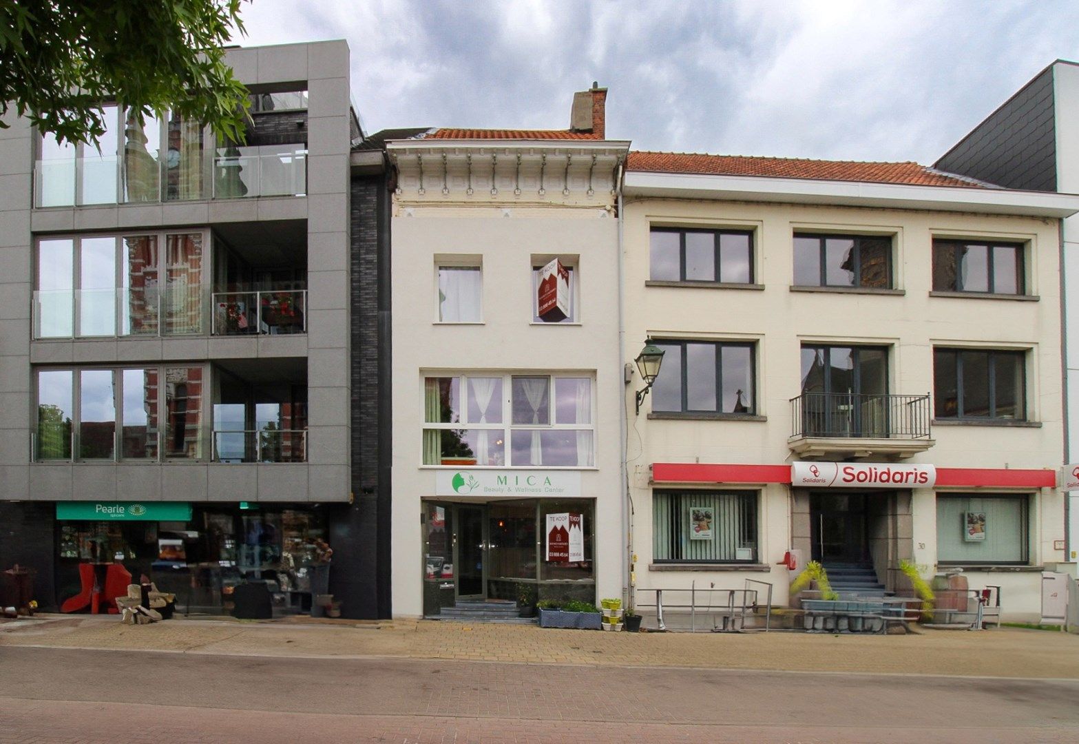 Veelzijdig handelshuis met woonst en luxueuze B&B op toplocatie aan de Markt van Temse! foto {{pictureIndex}}