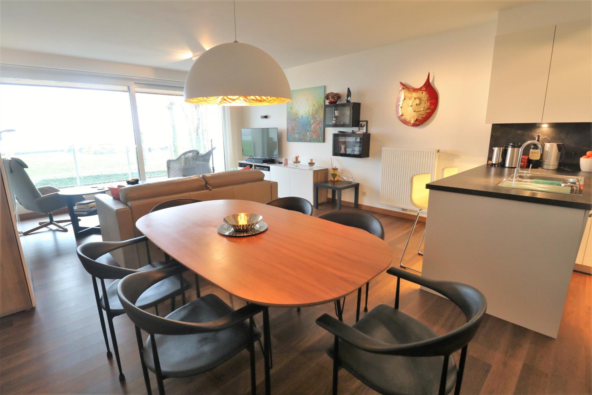 Luxueus 2-slaapkamer appartement met zonneterrassen en prachtig open zicht op de Spuikom te Bredene! foto 6