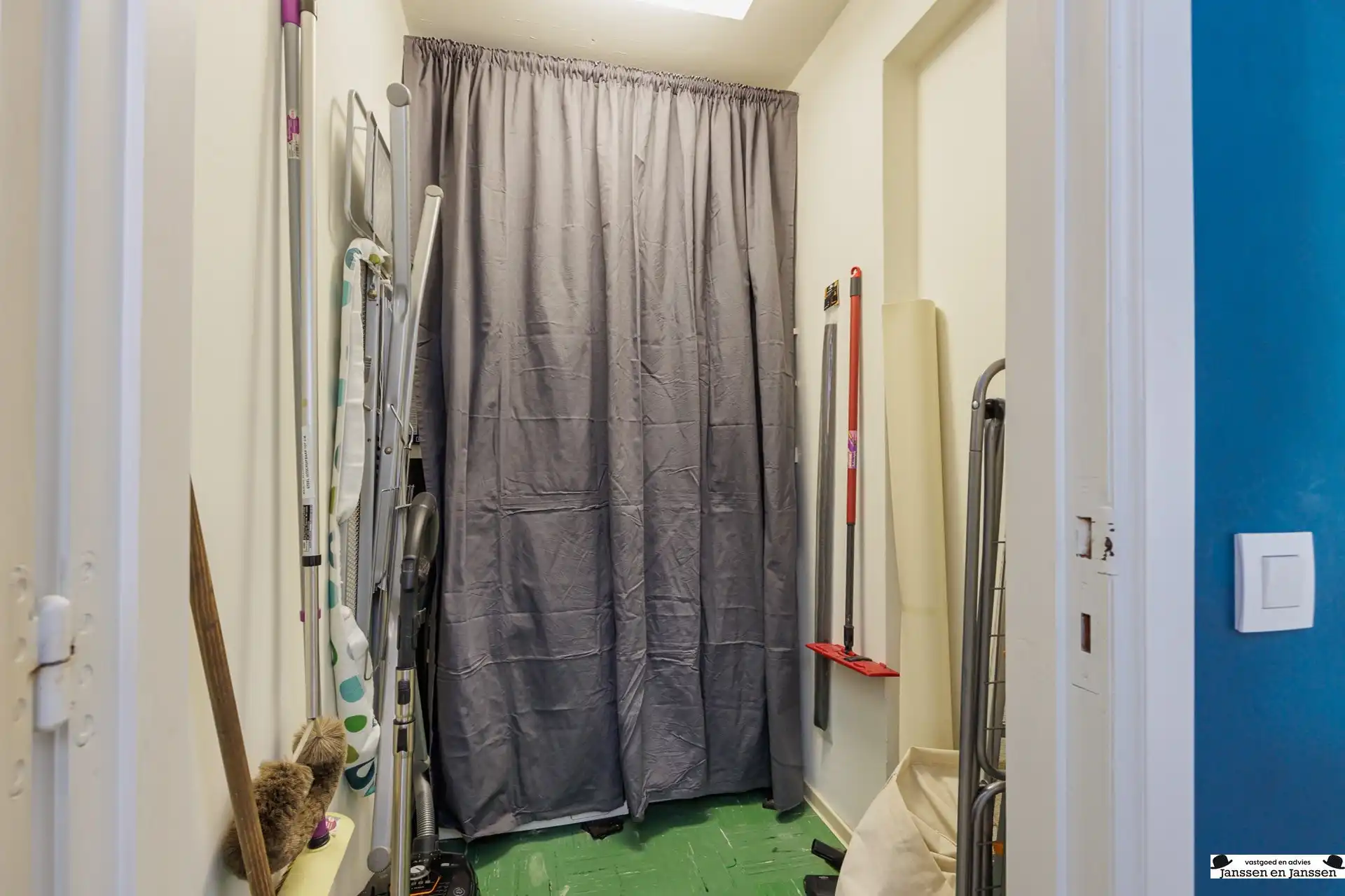 Ruim twee slaapkamer-appartement met panoramisch uitzicht! foto 12