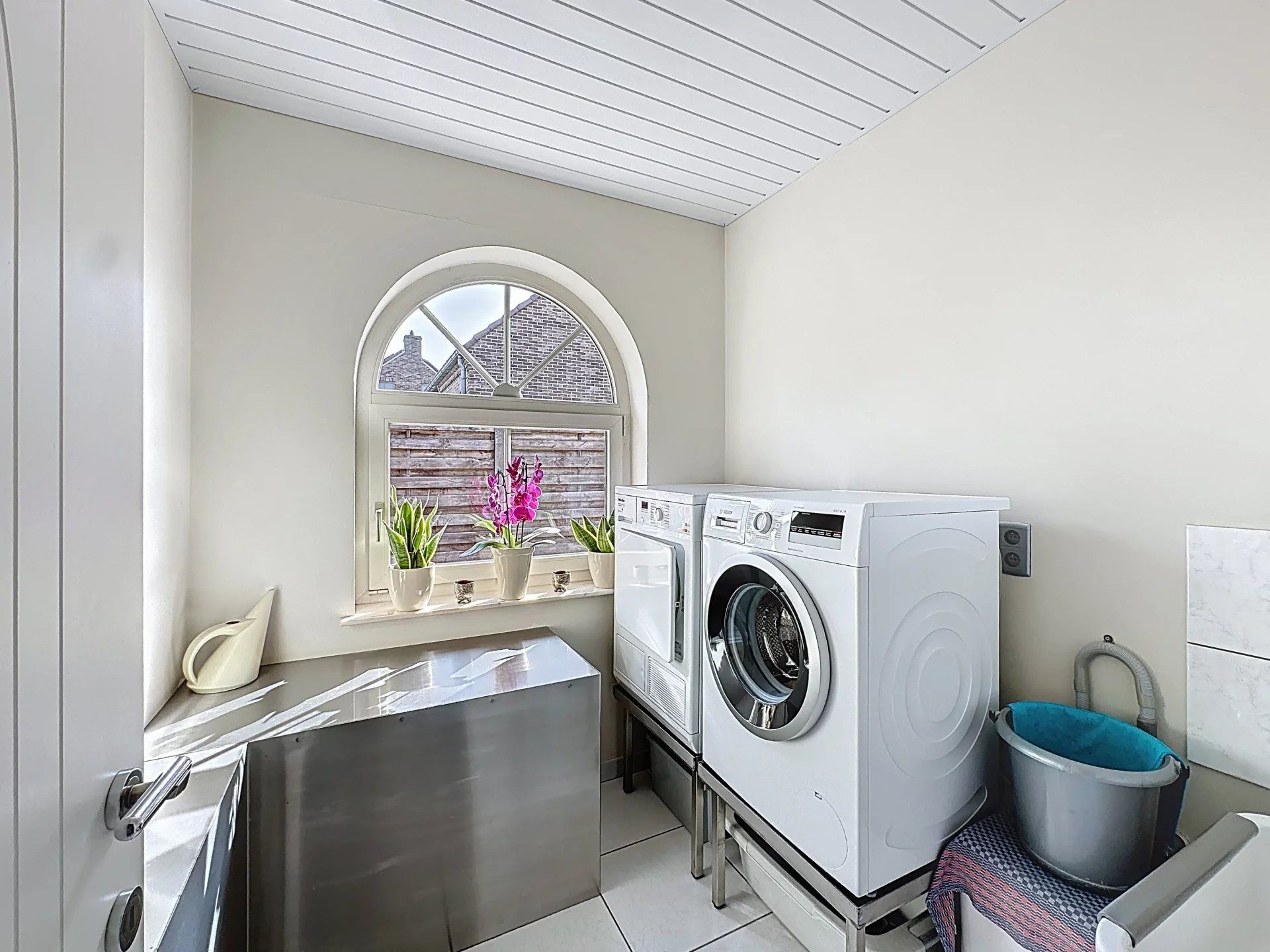 Mooie, vrijstaande woning gelegen op een perceelsgrootte van 9 are, met maar liefst 4 slaapkamers en een ruime dubbele garage. foto 24