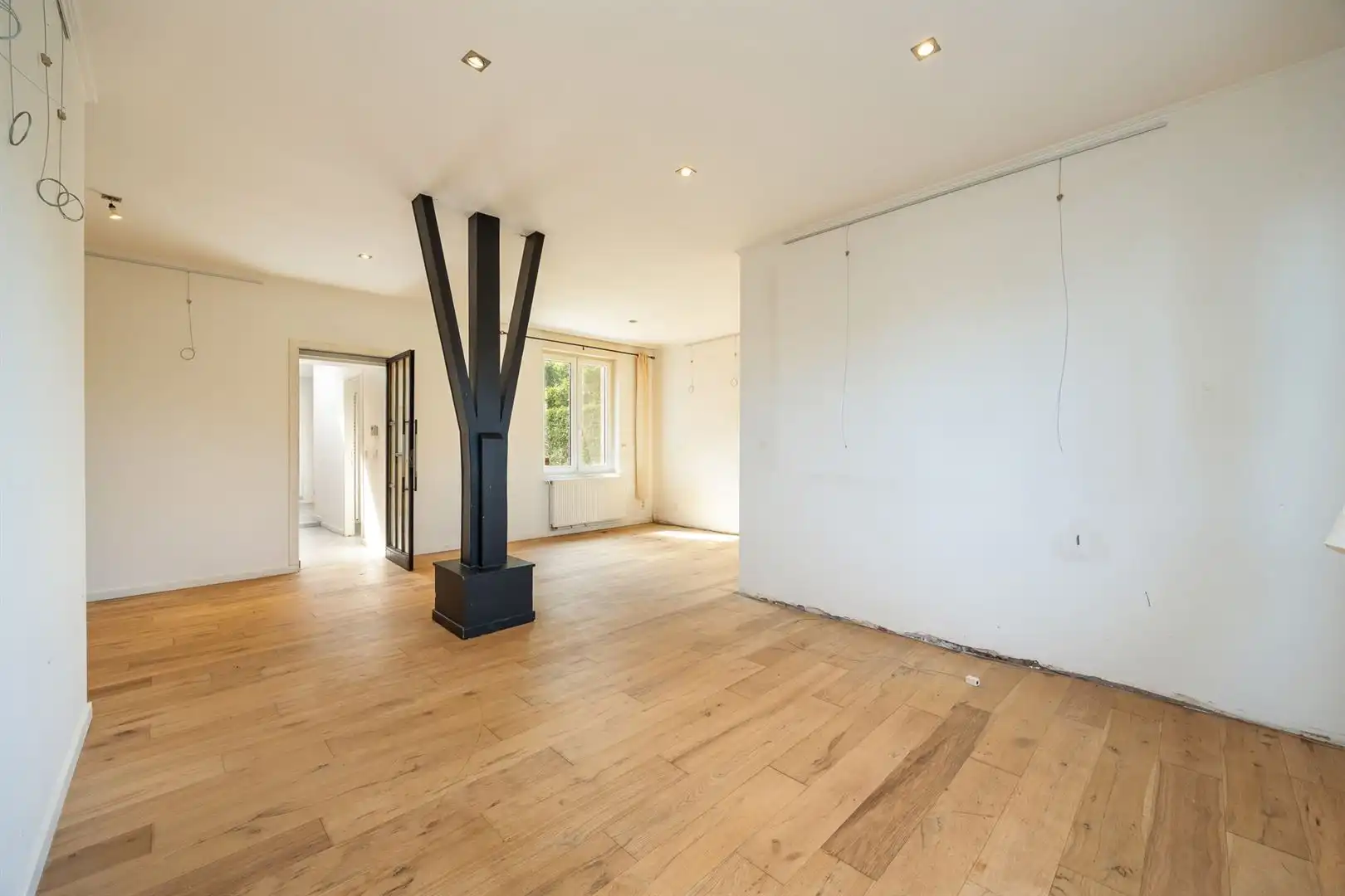 Op te frissen/te renoveren woning te Hoboken foto 2