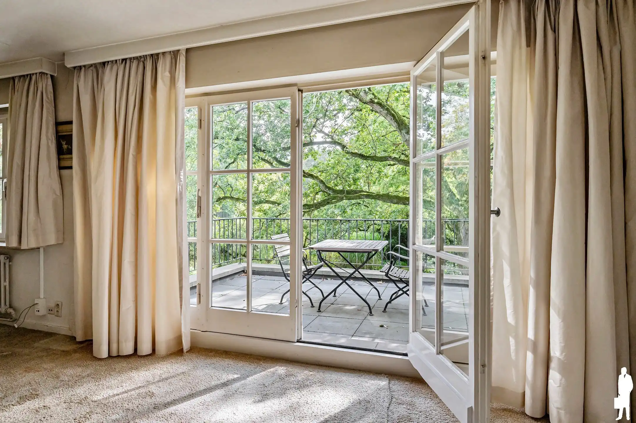 In Vriesdonk, statige villa met parktuin en prachtige gemeenschappelijke vijver waardoor men een weids uitzicht heeft. foto 22