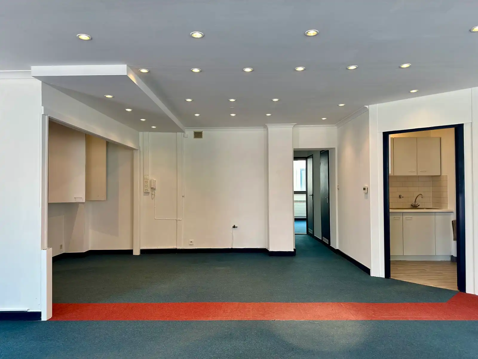 Kantoorruimte op strategische locatie foto 4