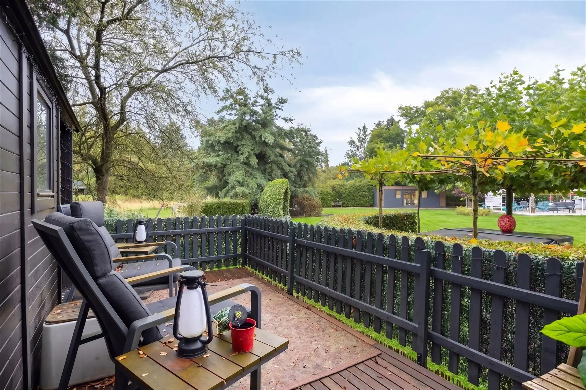 Knappe duo-villa op 8.843 m² in villawijk aan NL-grens. foto 72
