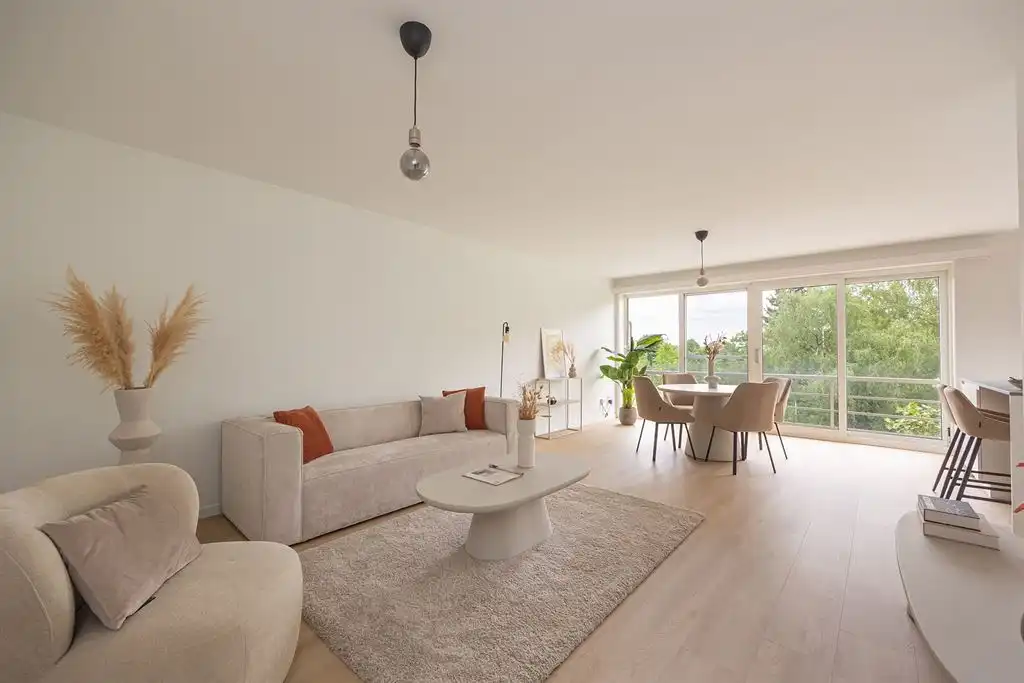 Ruim gerenoveerd appartement met groen zicht en parkeerplaats foto {{pictureIndex}}