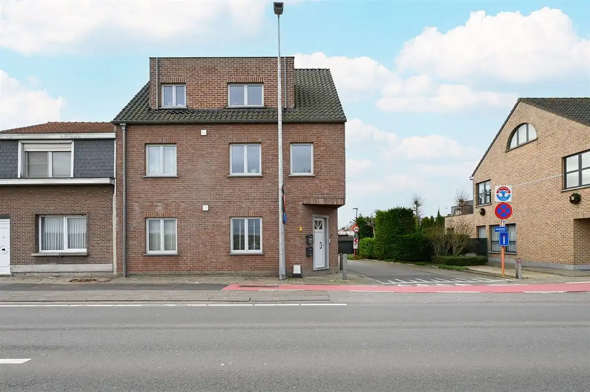 Instapklare woning met mogelijkheid tot praktijk/tweewoonst. foto 2