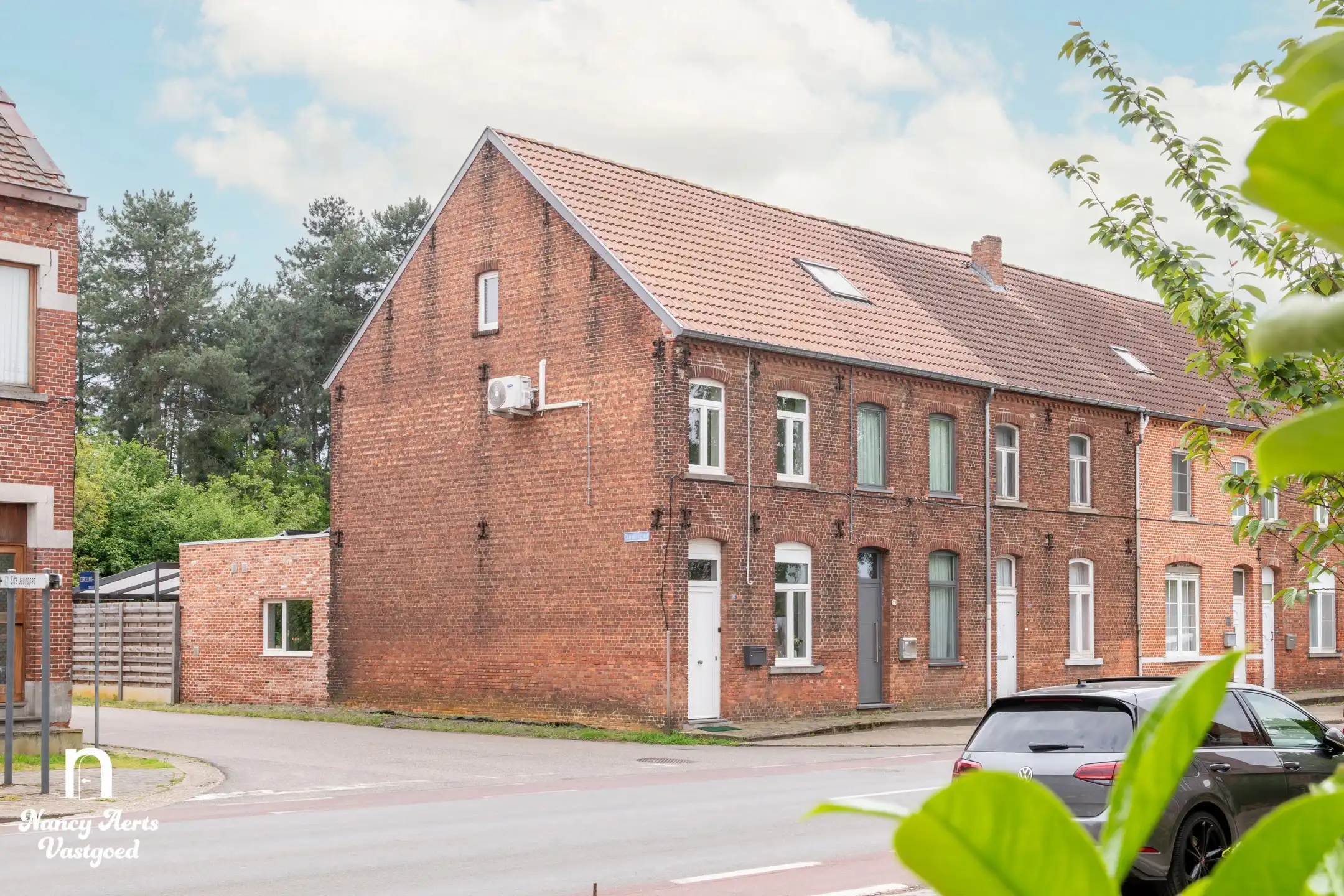 Charmante gerenoveerde woning met zuidgerichte tuin foto 2