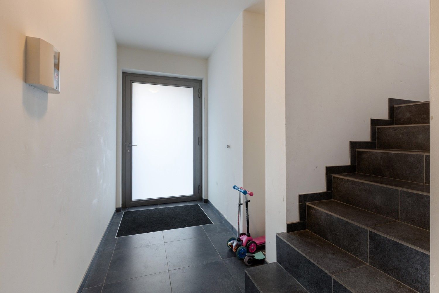 Instapklare en lichtrijke duplex met terras, garage én drie slaapkamers foto 2