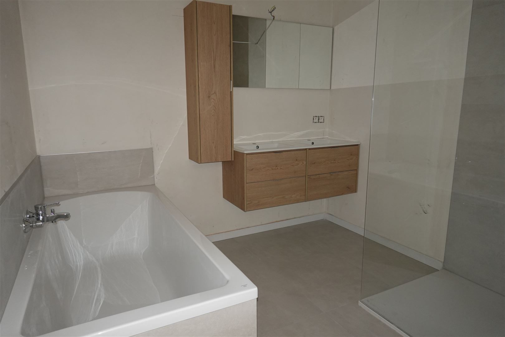 Volledig gerenoveerde, rustig gelegen woning met 4 slaapkamers. foto 7