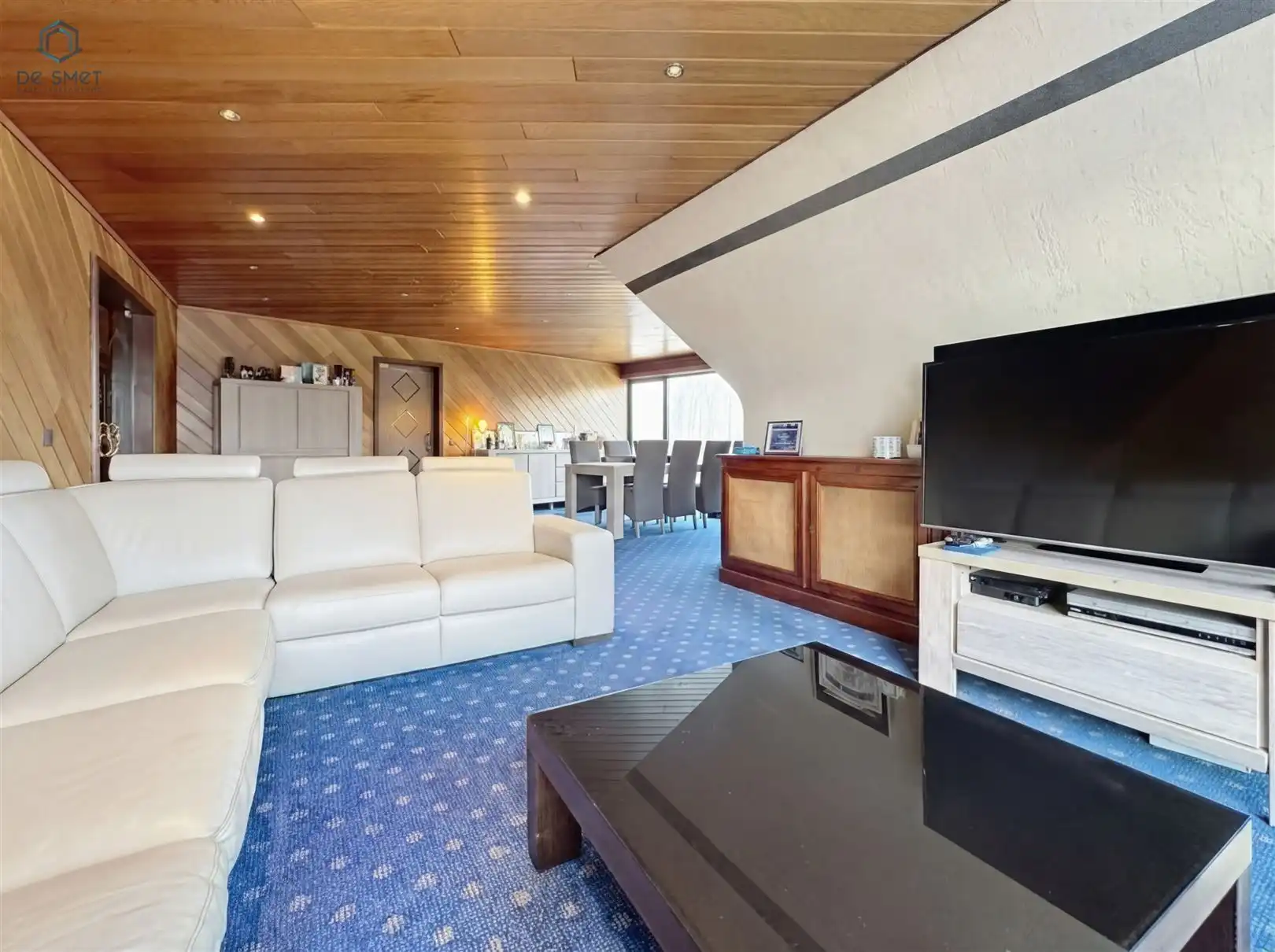 Ruim en lichtrijk 2-slaapkamerappartement nabij station Herzele foto 2