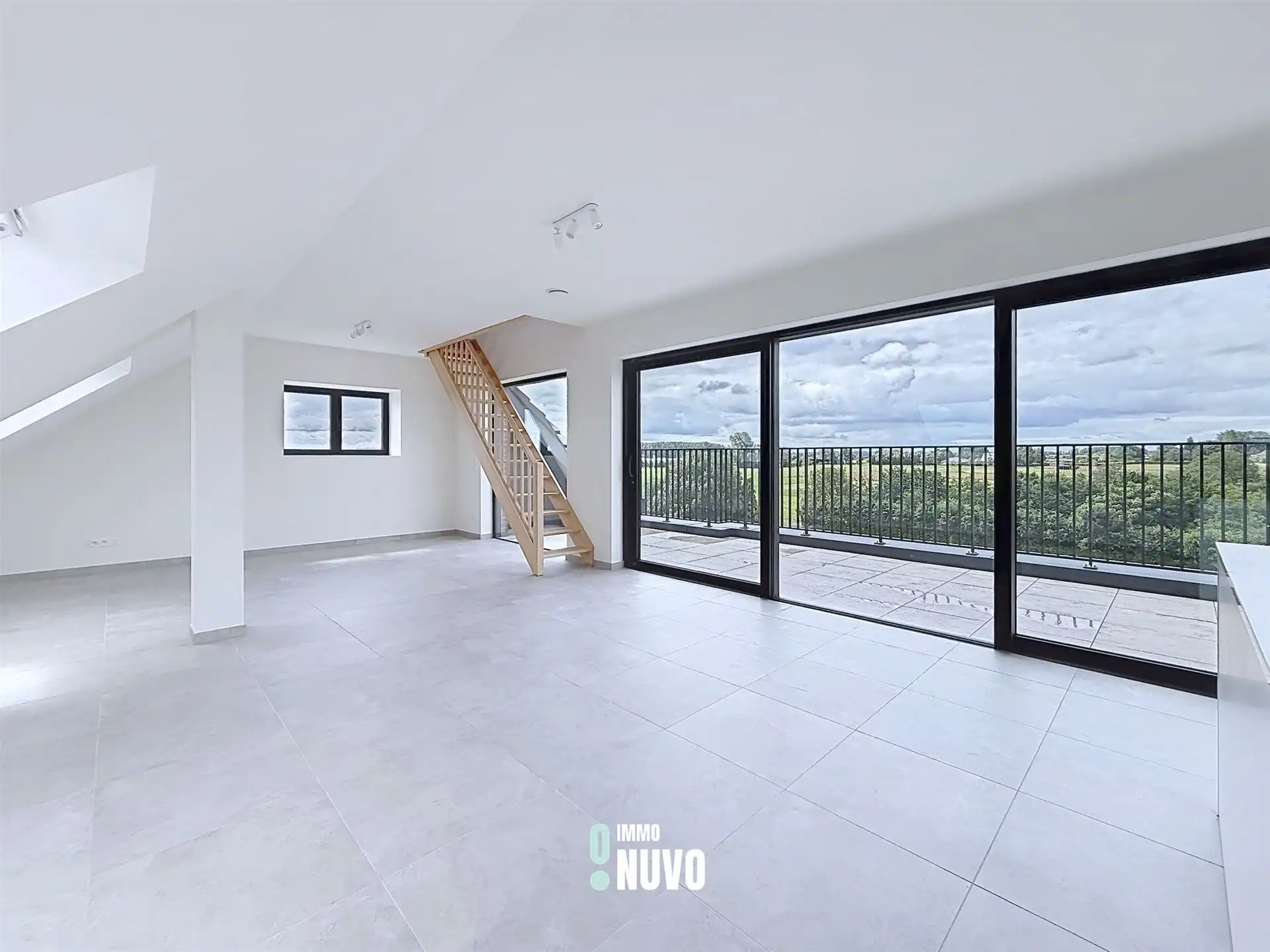 Stijlvol penthouse met 3 slaapkamers, bureau en ruim terras  foto 6