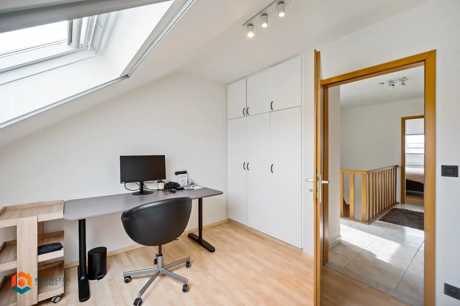 Ruim 3 slpkr app met terras, autostaanplaats en 2 garages foto 18