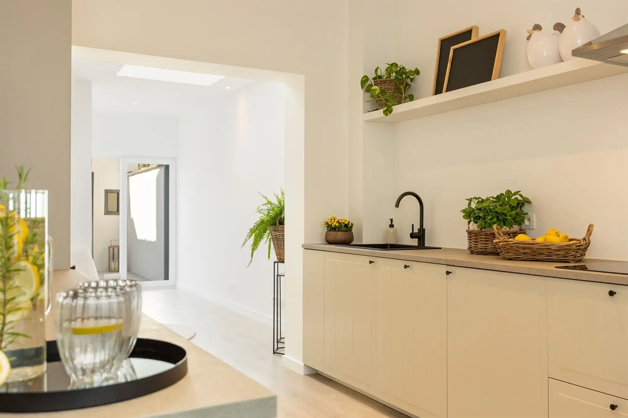 Volledig gerenoveerde woning met 3 slpkmrs en stadskoer foto 24