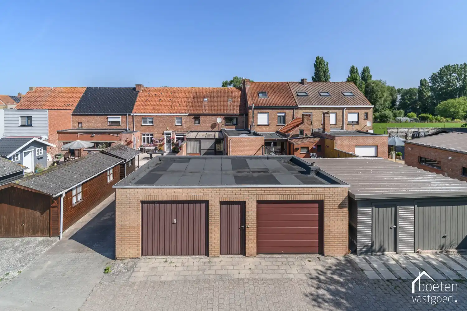 Veurne: Te renoveren stadswoning met heel wat mogelijkheden, 4 à 5 slpks, zonnig tuintje en dubbele garage op 236m² grondopp. foto 18