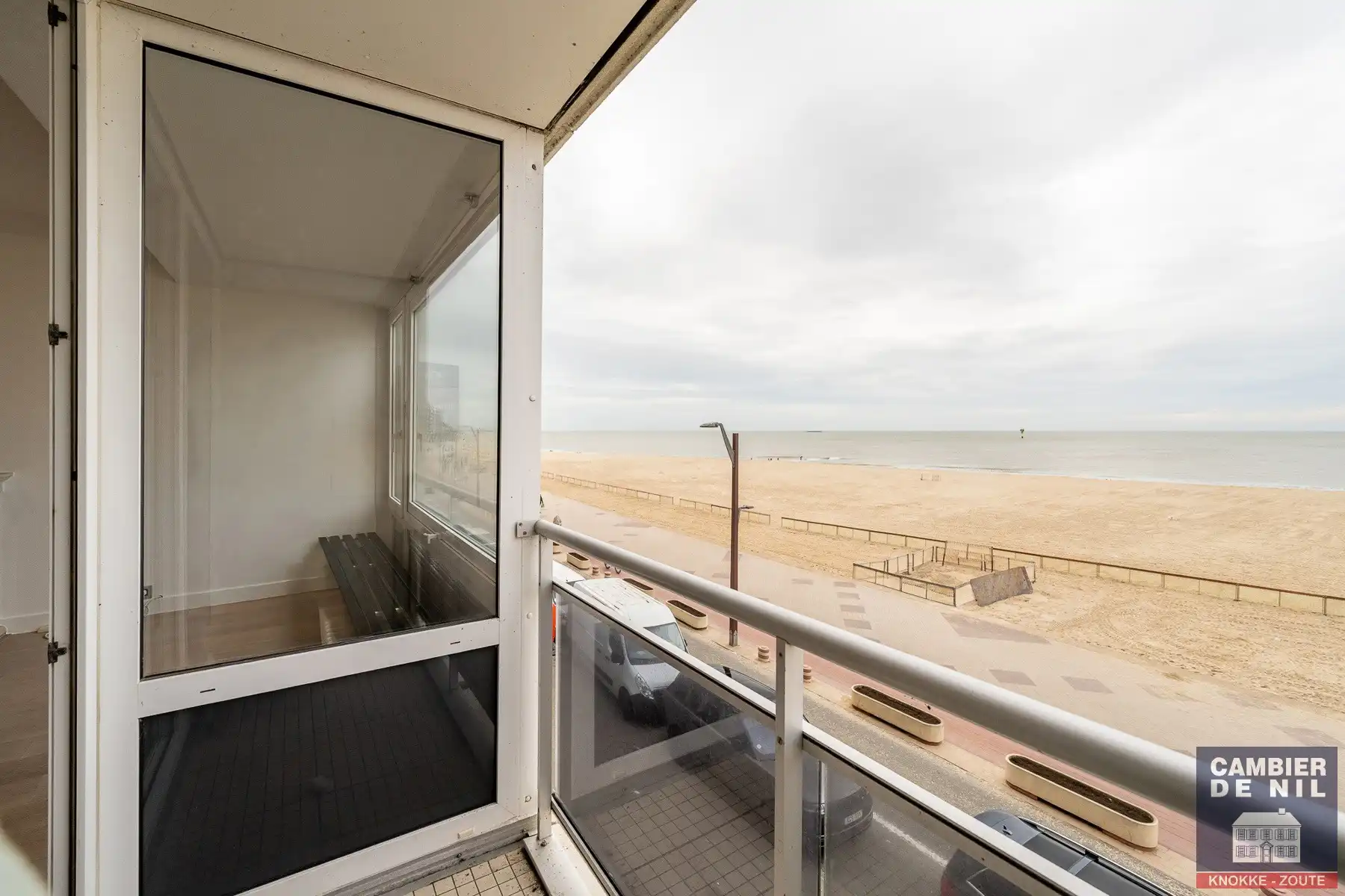 Lichtrijk, ongemeubeld, 3-slaapkamerappartement met frontaal zeezicht aan Albertplein – Hartje Zoute foto 11