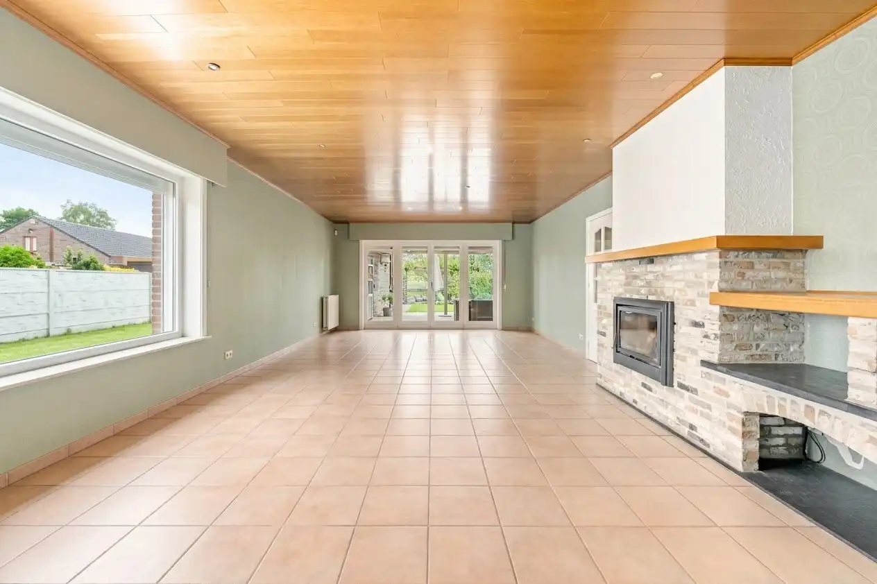Wonen en werken combineren op toplocatie te Ichtegem - handelswoning met ruime woonst, tuin en garage foto 7