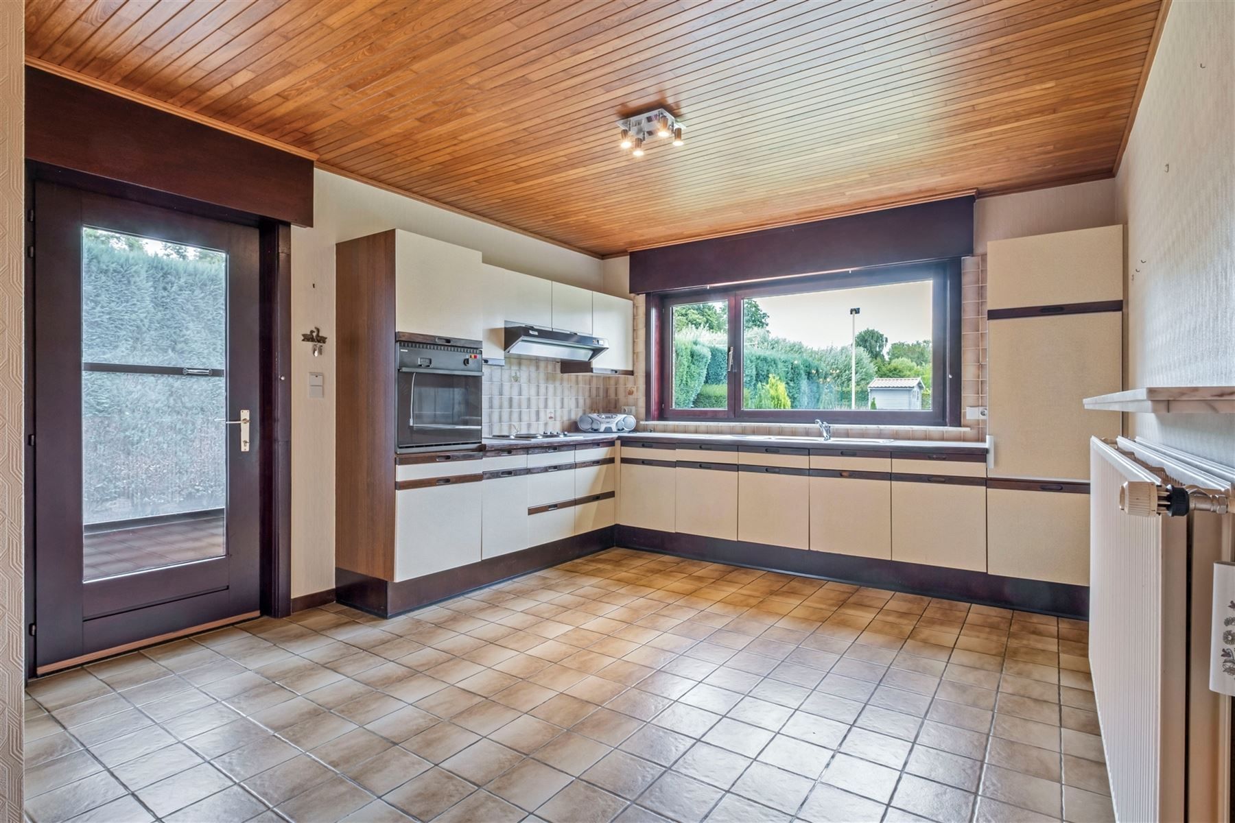 Solide woning met 3 slaapkamers op 584 m² foto 6