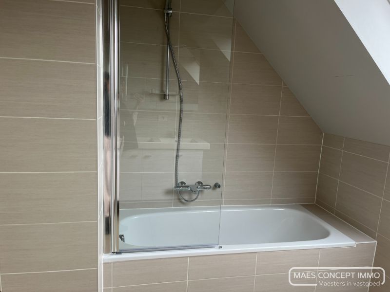 Duplex 2 slaapkamerappartement met balkon in Anzegem te huur foto 12
