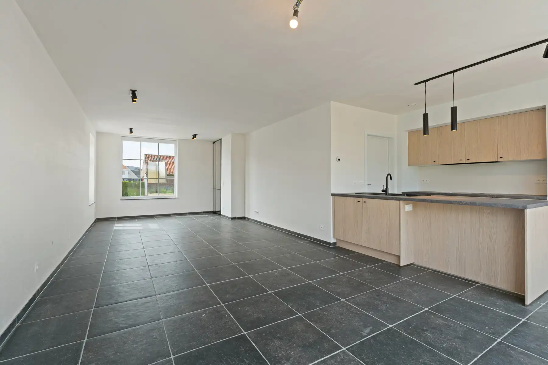 Landelijke, halfopen woning foto 4